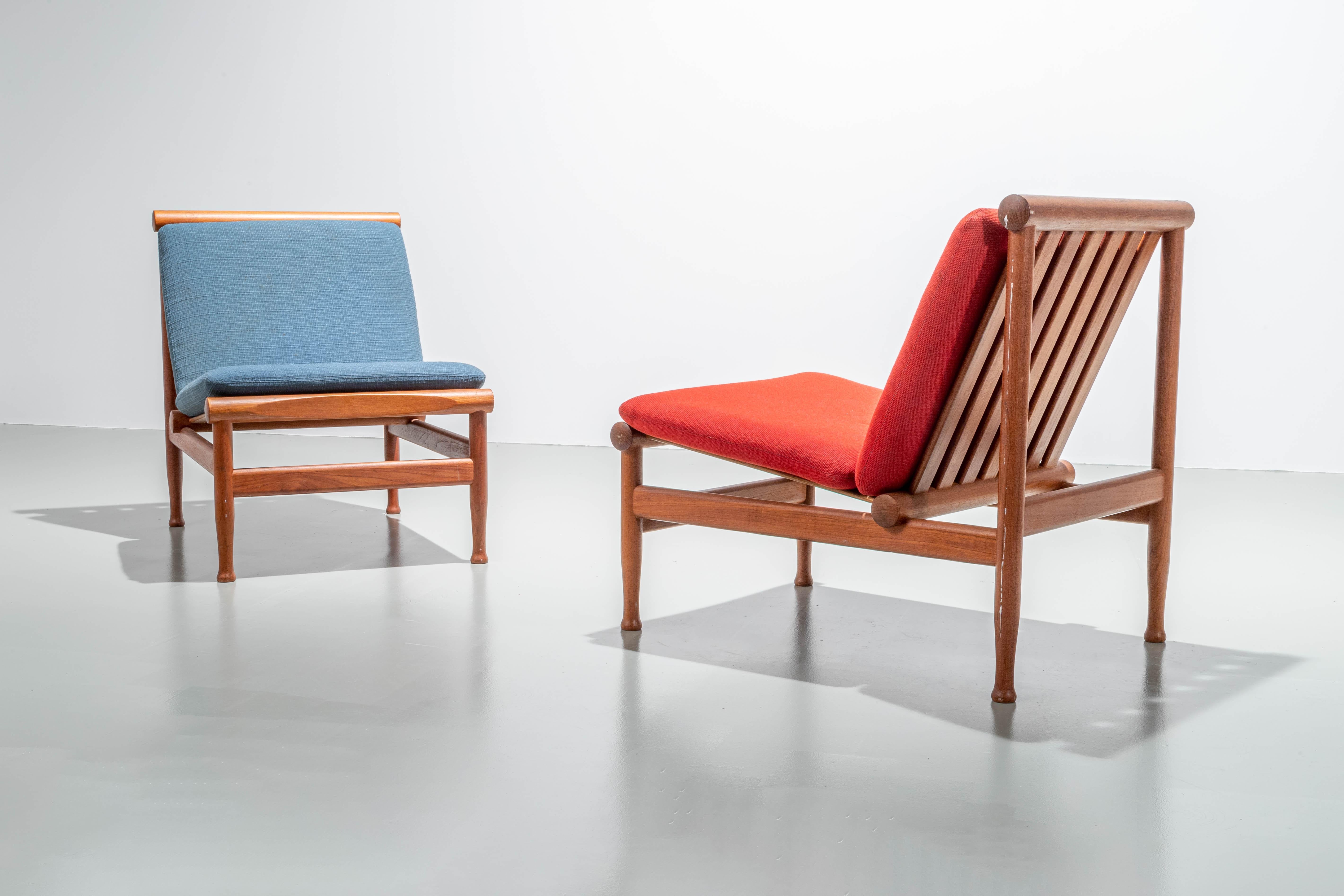 Danois Ensemble de 2 fauteuils de salon en teck de Kai Lyngfeld Larsen, Danemark, années 1960 en vente