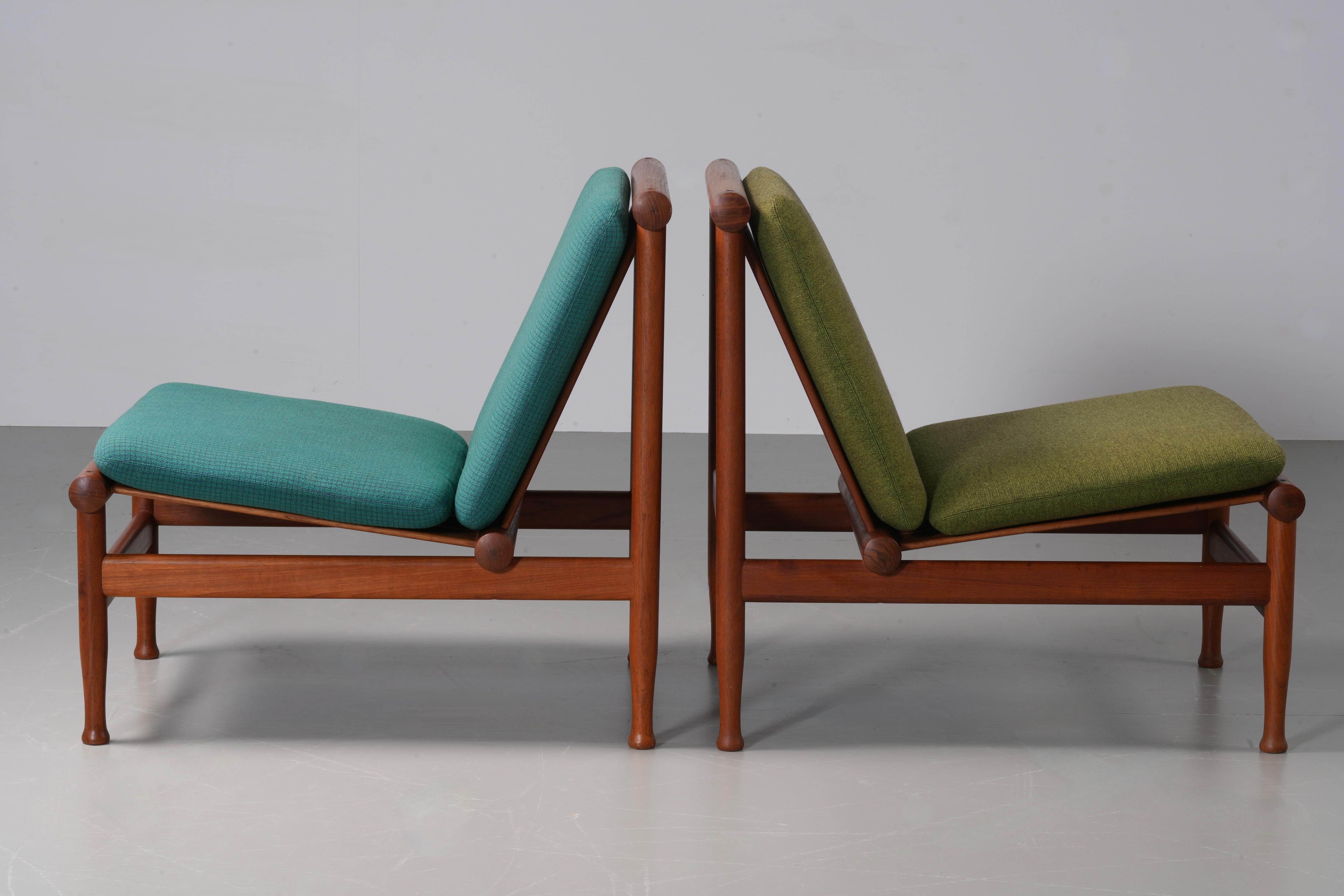 Ensemble de 2 chaises longues en teck par Kai Kai Larsen, Danemark, années 1960 Bon état - En vente à Uithoorn, NL