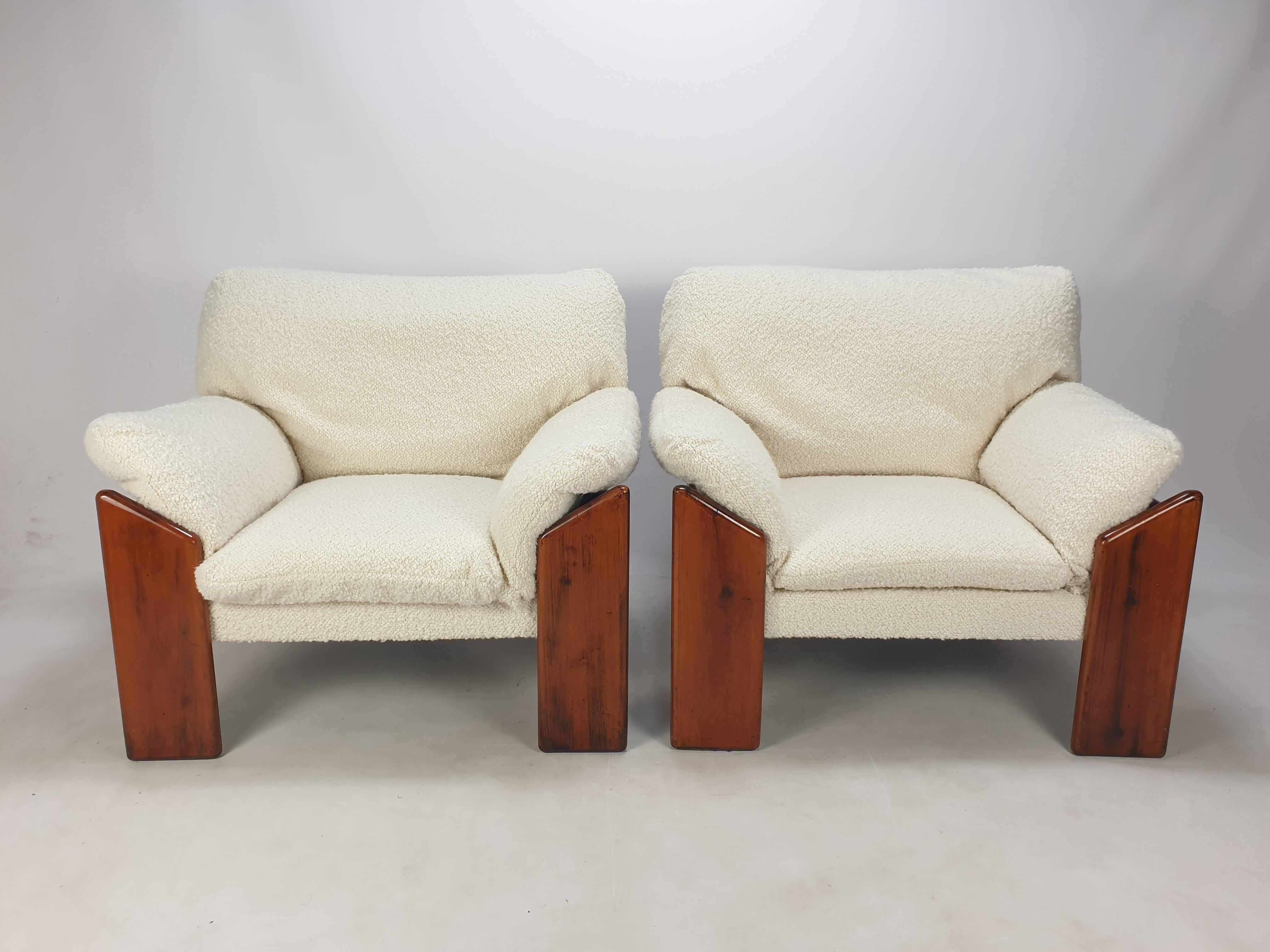 A beautiful set of 2 walnut chairs, designed by Mario Marenco for Mobil Girgi, Italy 1970's.

Beautifully designed with angled front legs which extend to the sides and back, the back support is slightly curved. 
The rich grain of the wood