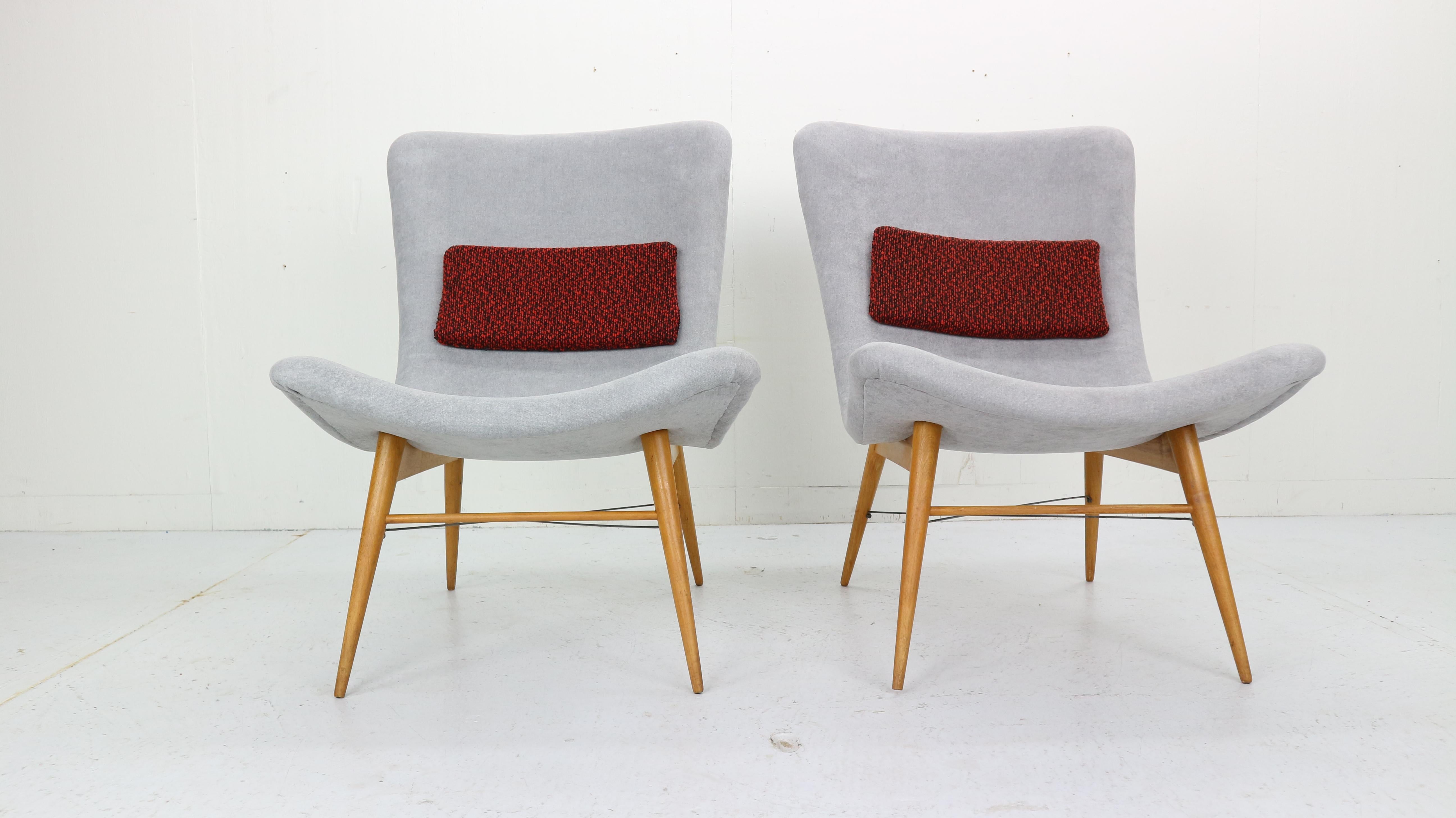Set of 2 Lounge Chairs by Miroslav Navratil, Newly Reupholstered, 1959s In Good Condition In The Hague, NL