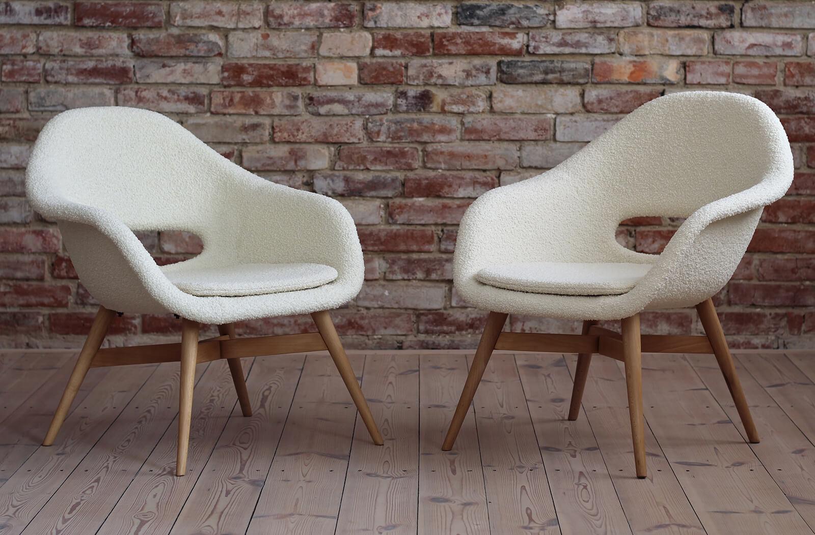 This set of 2 lounge chairs was designed in 1950s by Miroslav Navrátil in Czech Republic. It features a fiberglass seating shell and a wooden base. The piece has been renovated and reupholstered with French boucle fabric from Bisson Bruneel brand