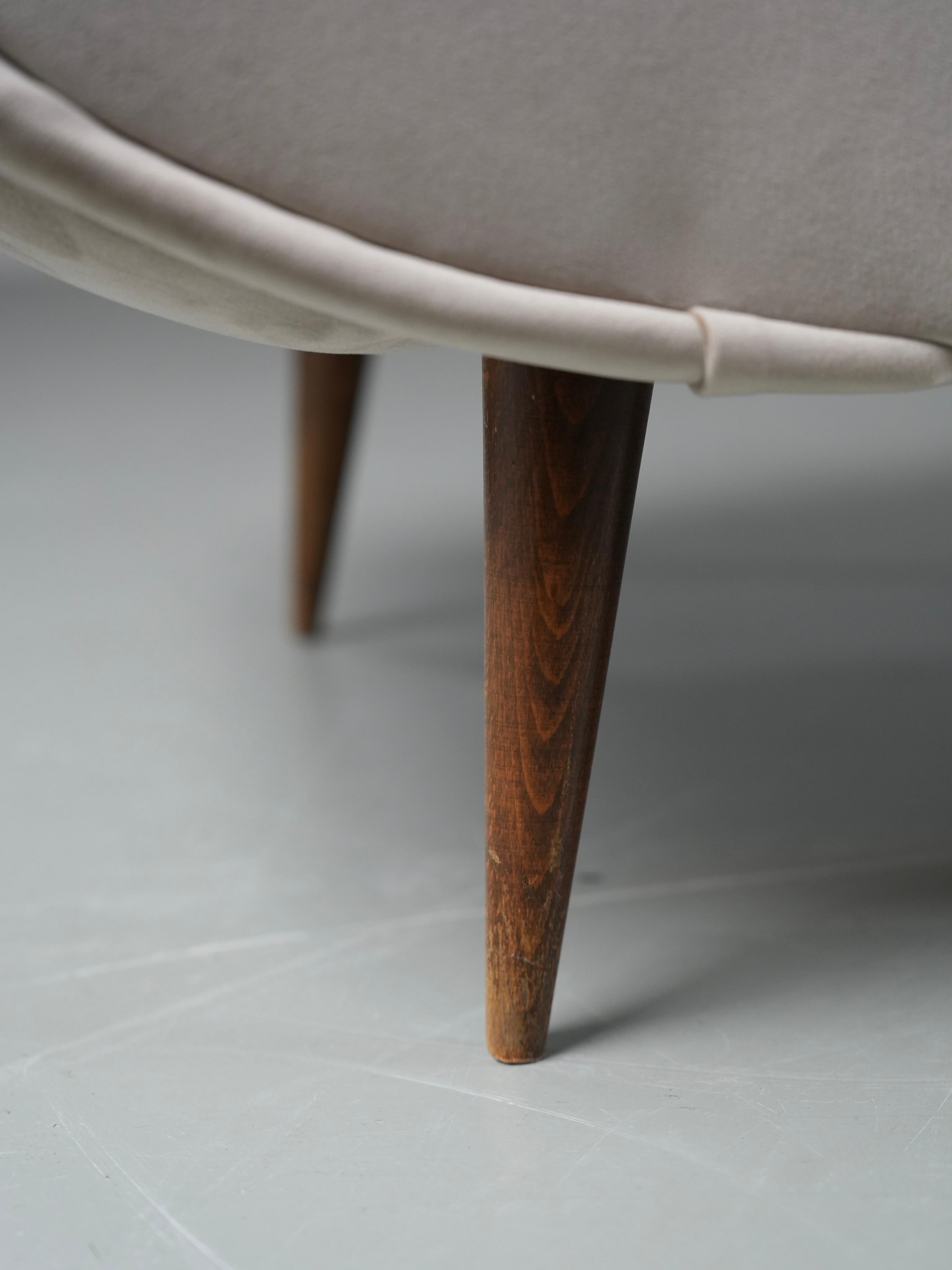 Set of 2 Lounge Chairs in light brown Velvet and Wood, Italy, 1950's For Sale 6