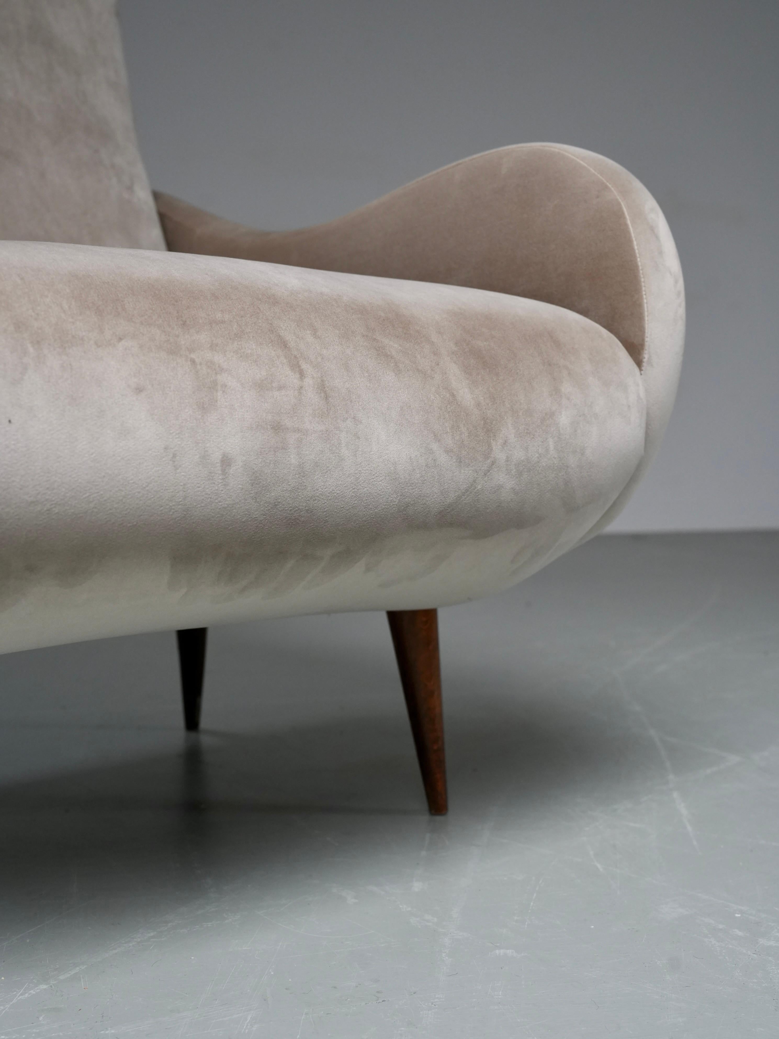 Set of 2 Lounge Chairs in light brown Velvet and Wood, Italy, 1950's For Sale 7