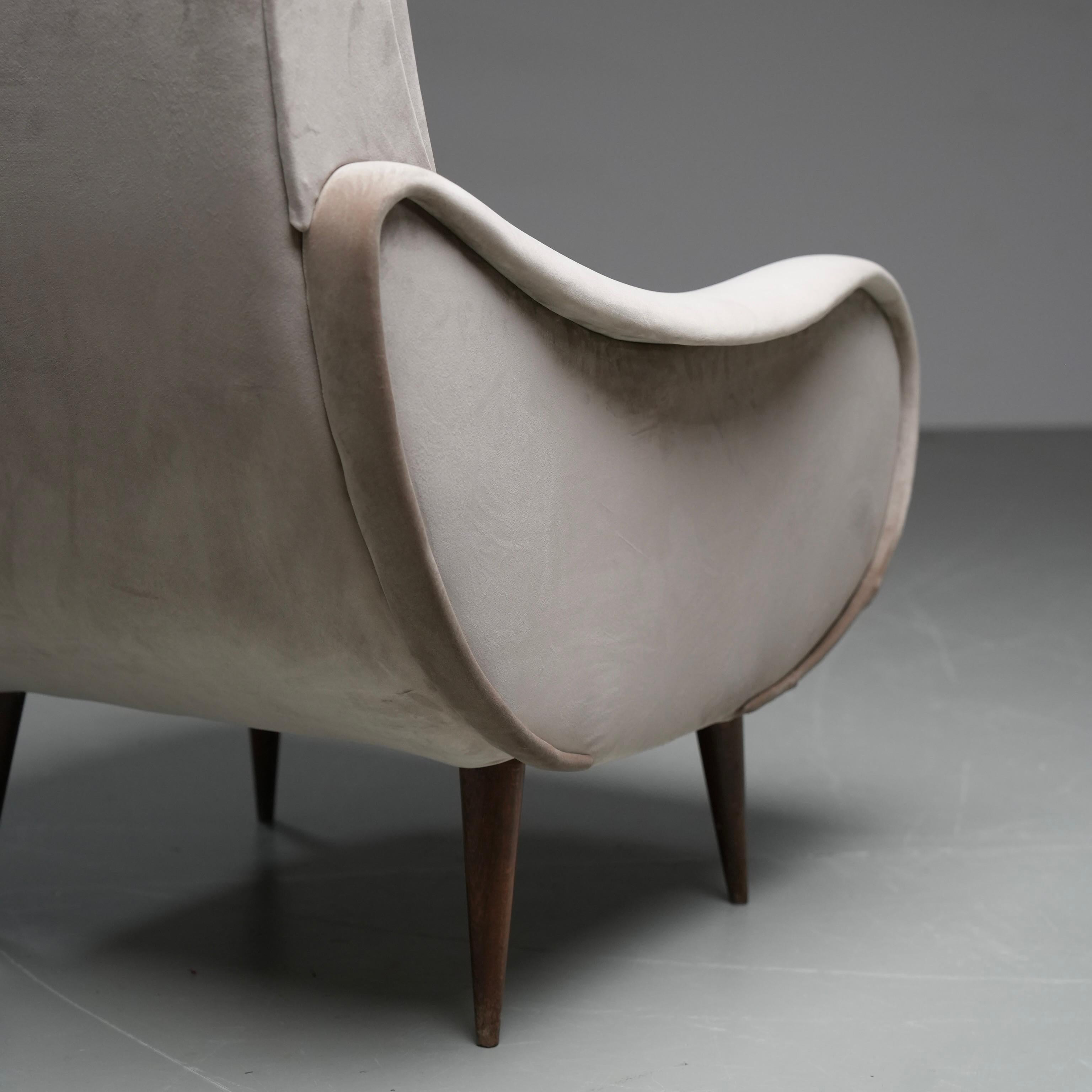 Set of 2 Lounge Chairs in light brown Velvet and Wood, Italy, 1950's For Sale 2