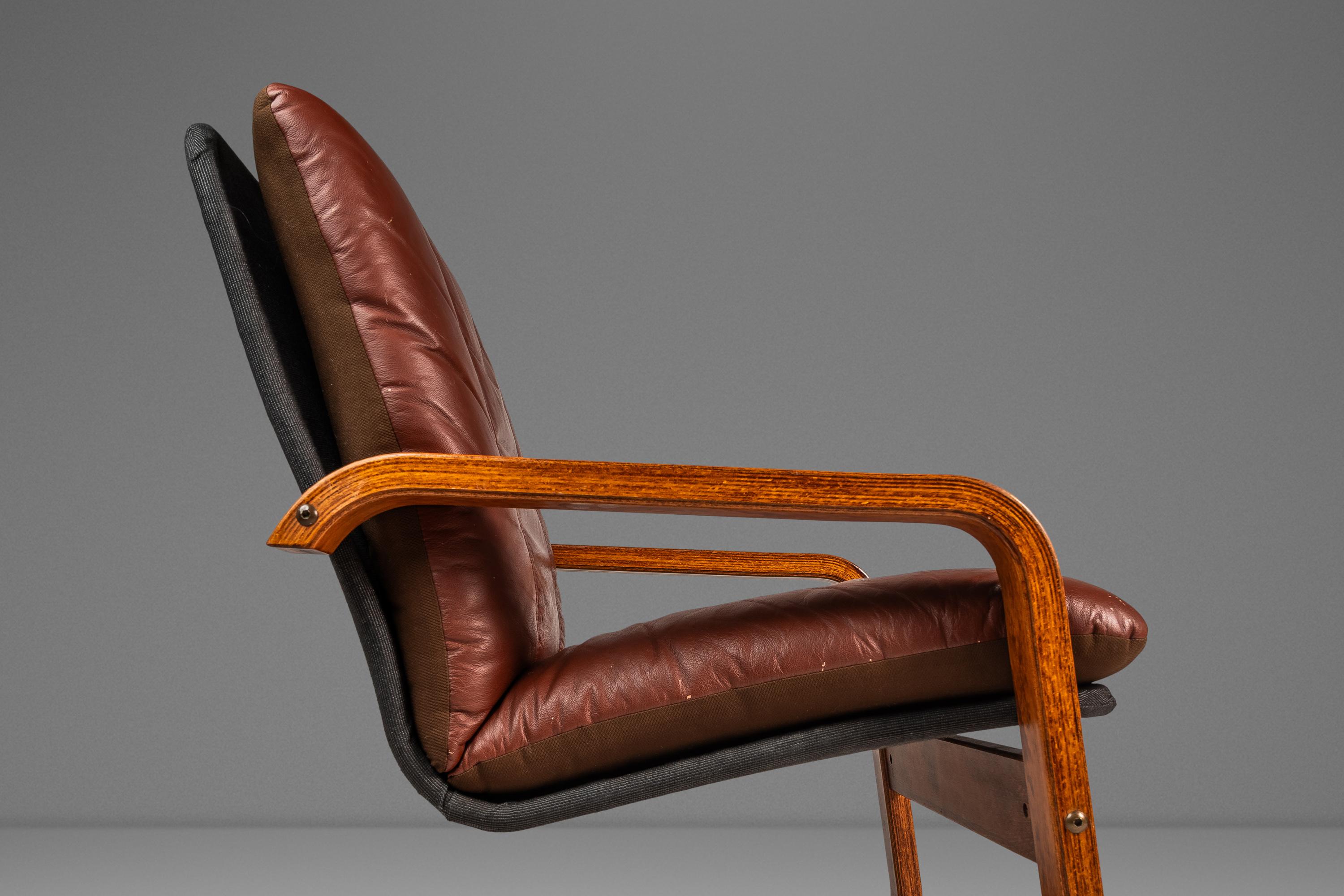 Set of 2  Lounge Chairs in the Manner of Ingmar Relling, Scandinavia, c. 1980s in vendita 5