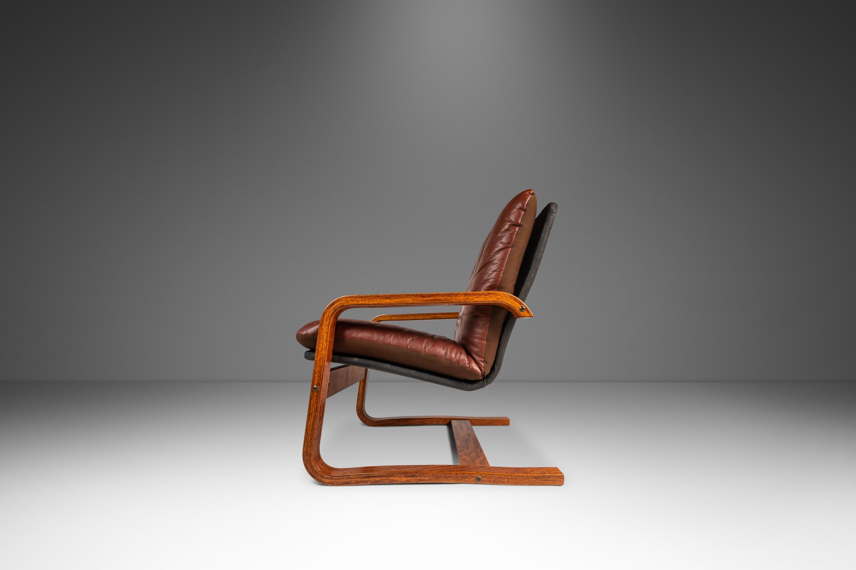 Set of 2  Lounge Chairs in the Manner of Ingmar Relling, Scandinavia, c. 1980s In condizioni buone in vendita a Deland, FL