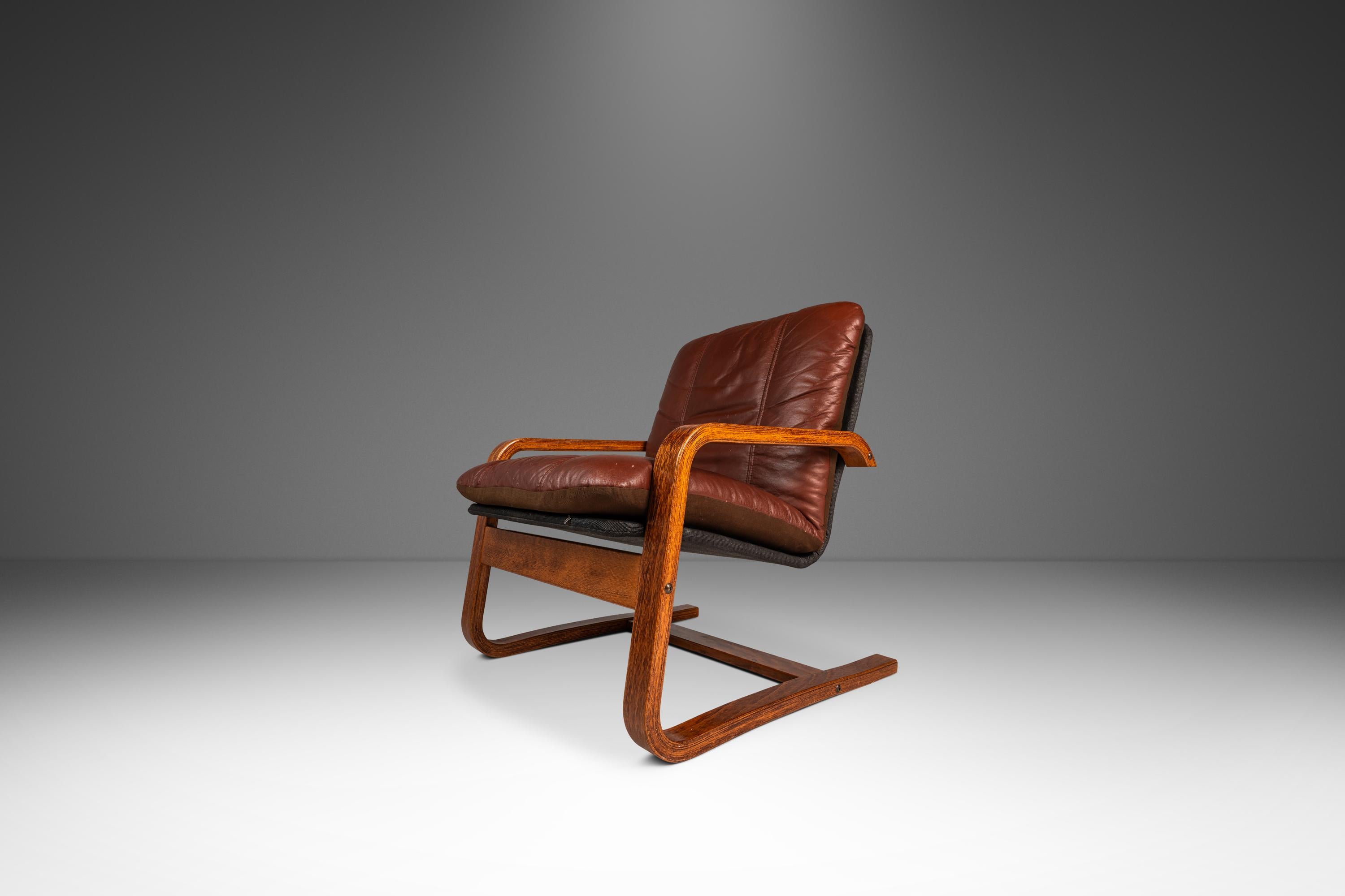 Faggio Set of 2  Lounge Chairs in the Manner of Ingmar Relling, Scandinavia, c. 1980s in vendita