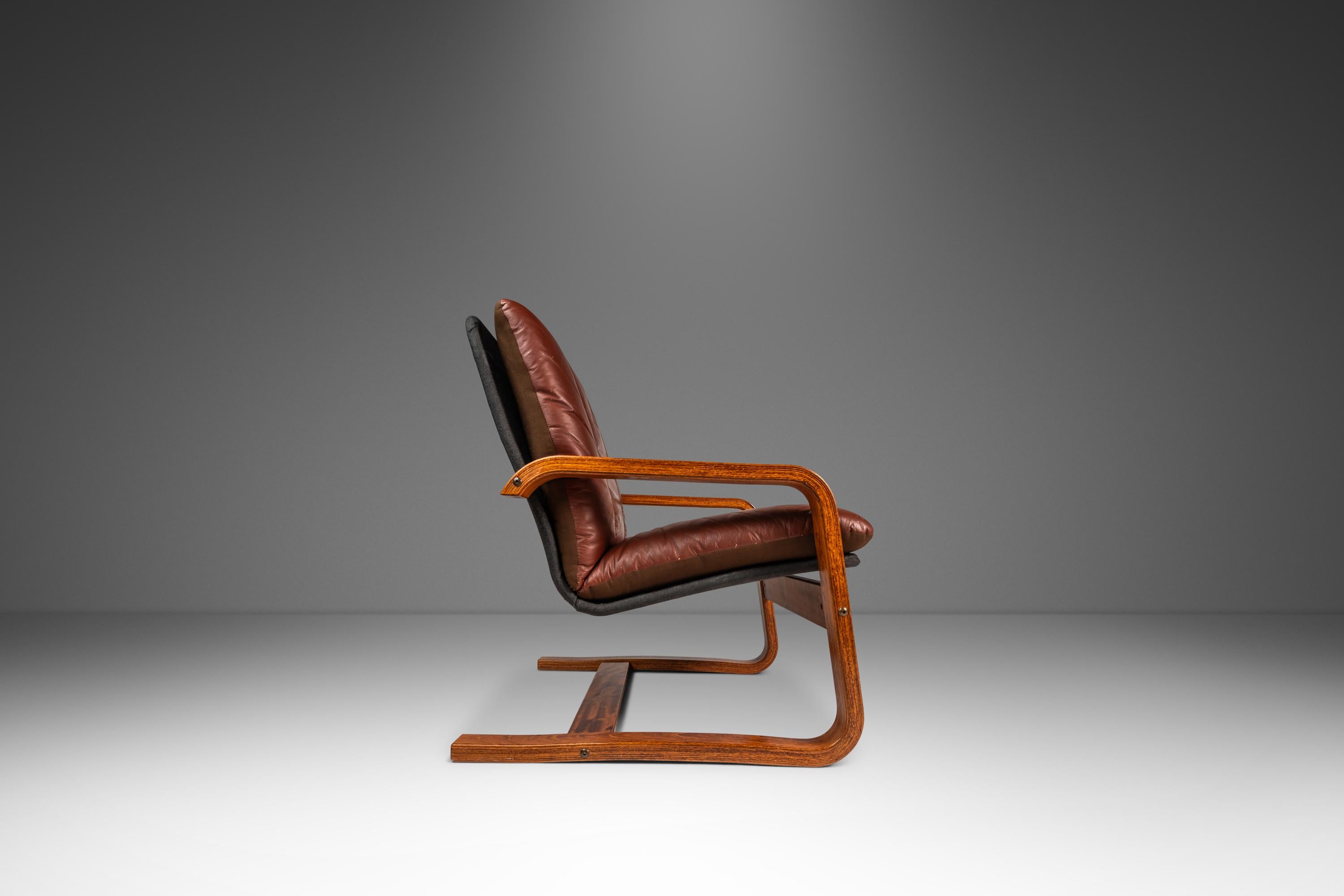 Set of 2  Lounge Chairs in the Manner of Ingmar Relling, Scandinavia, c. 1980s in vendita 2