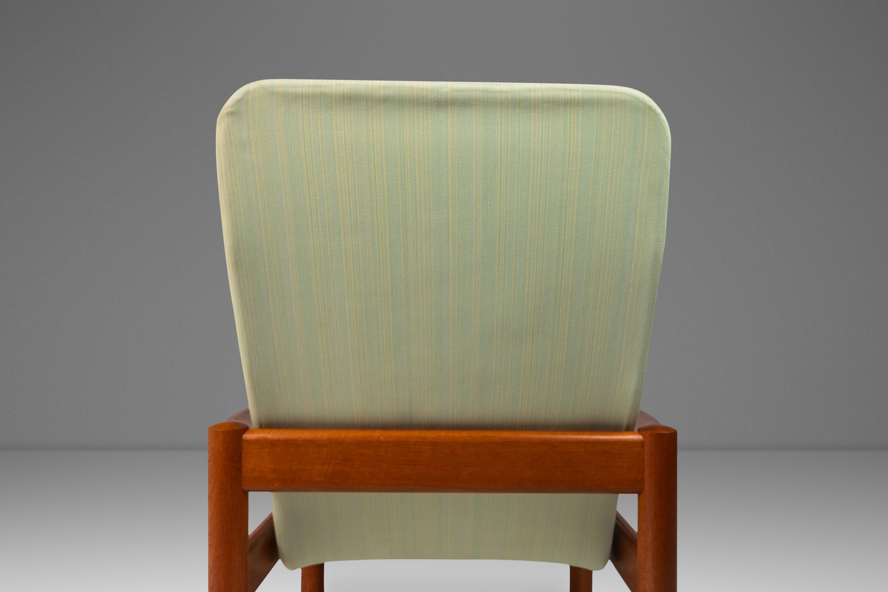 Ensemble de 2 chaises longues et ottomans, table d'appoint, Domino Møbler, Danemark, c. 1970's en vente 5