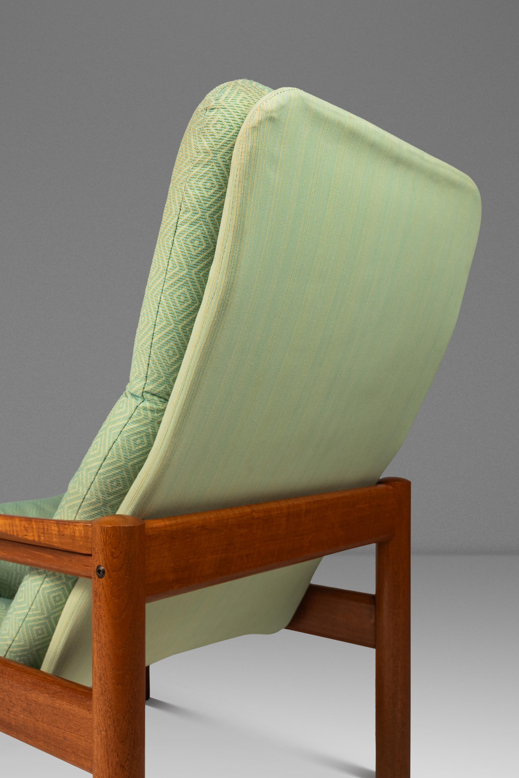 Ensemble de 2 chaises longues et ottomans, table d'appoint, Domino Møbler, Danemark, c. 1970's en vente 8