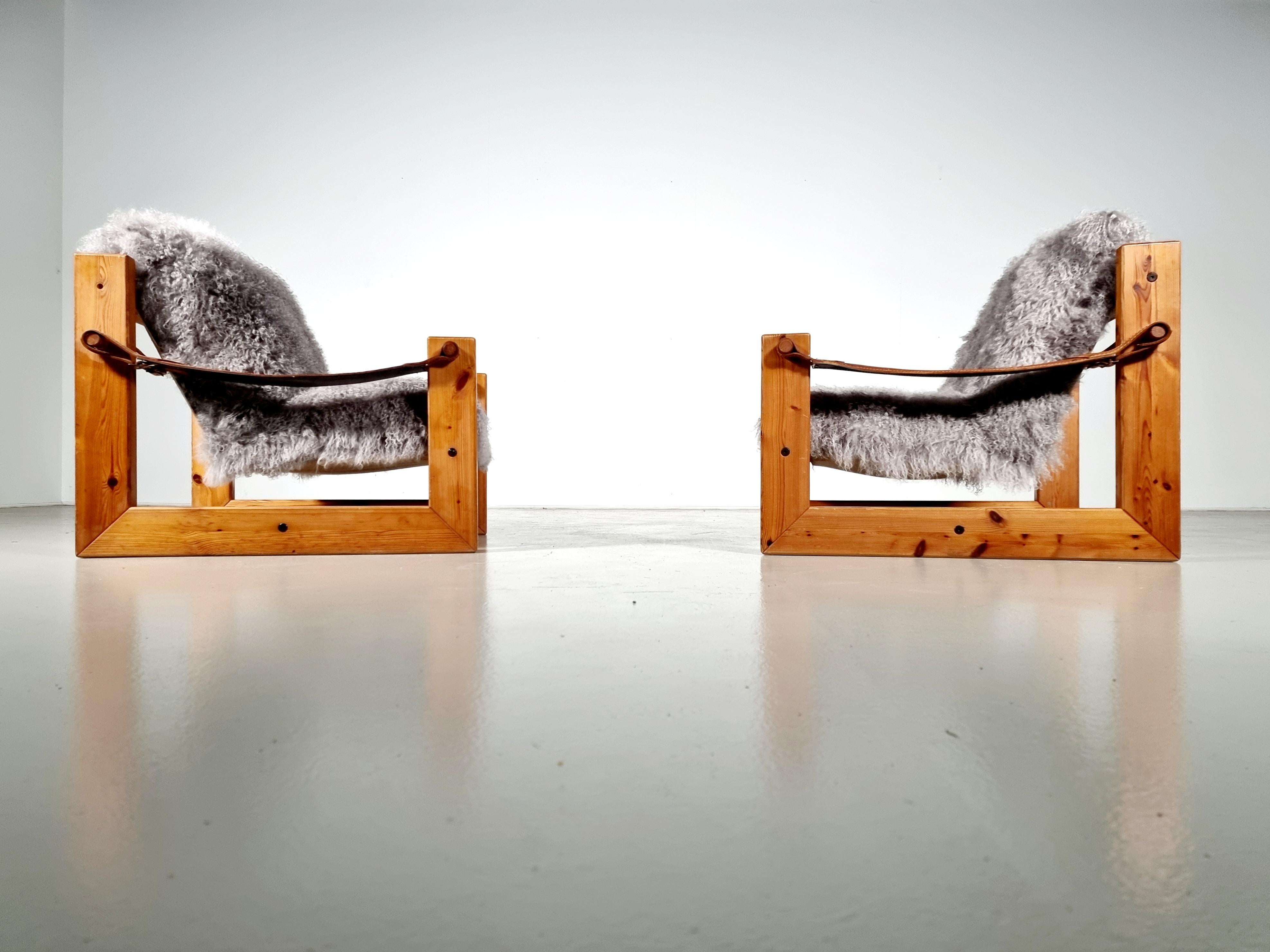 Set of 2 Lounge Sling Chairs in shearling and pine wood, the Netherlands For Sale 1