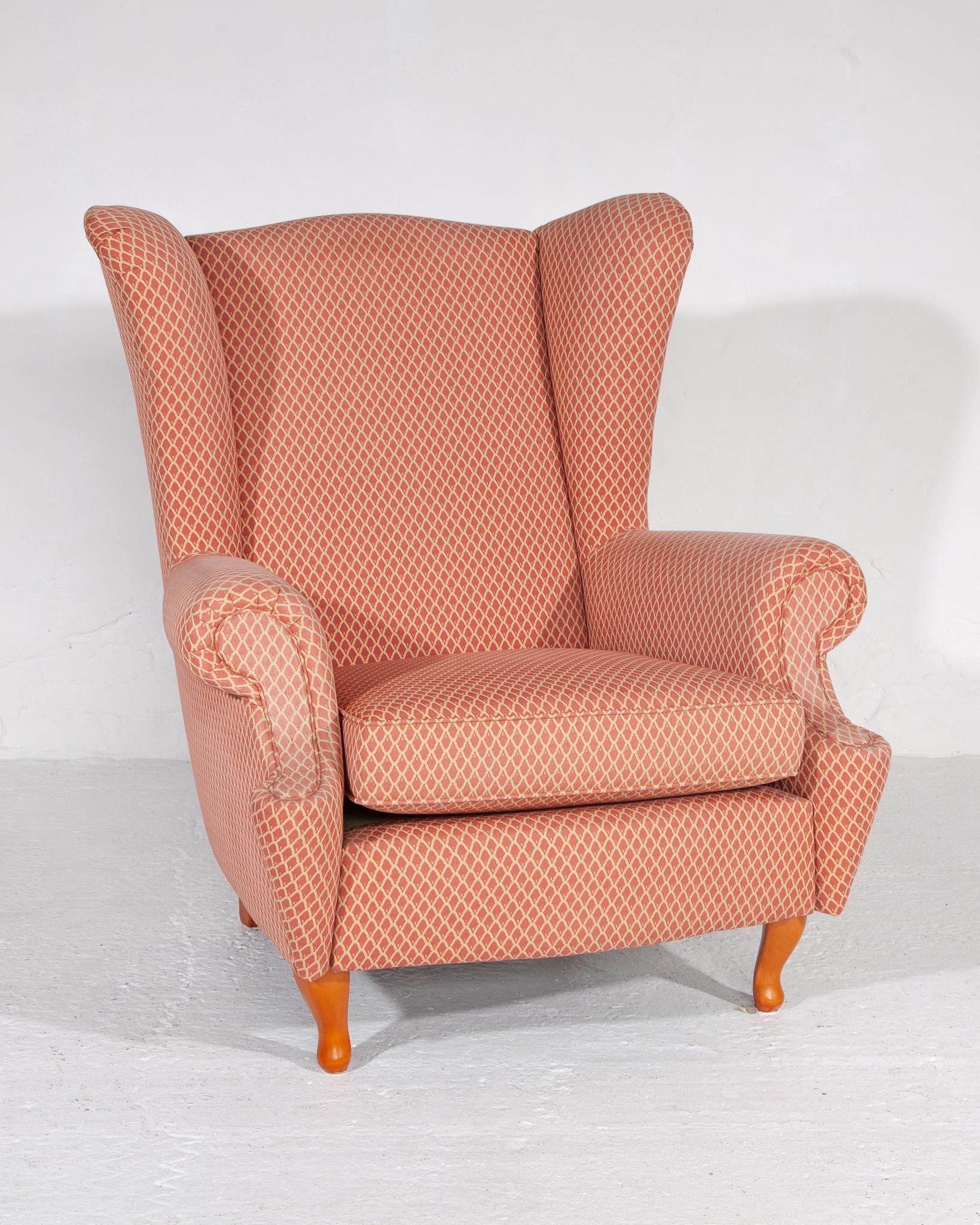 This elegantly shaped lounge set of wing chairs of Italian origin attributed to ISA Bergamo has a pink/white motif upholstery suitable as a comfortable set and eye-catcher in your office or interior. The chairs are based on a solid construction with