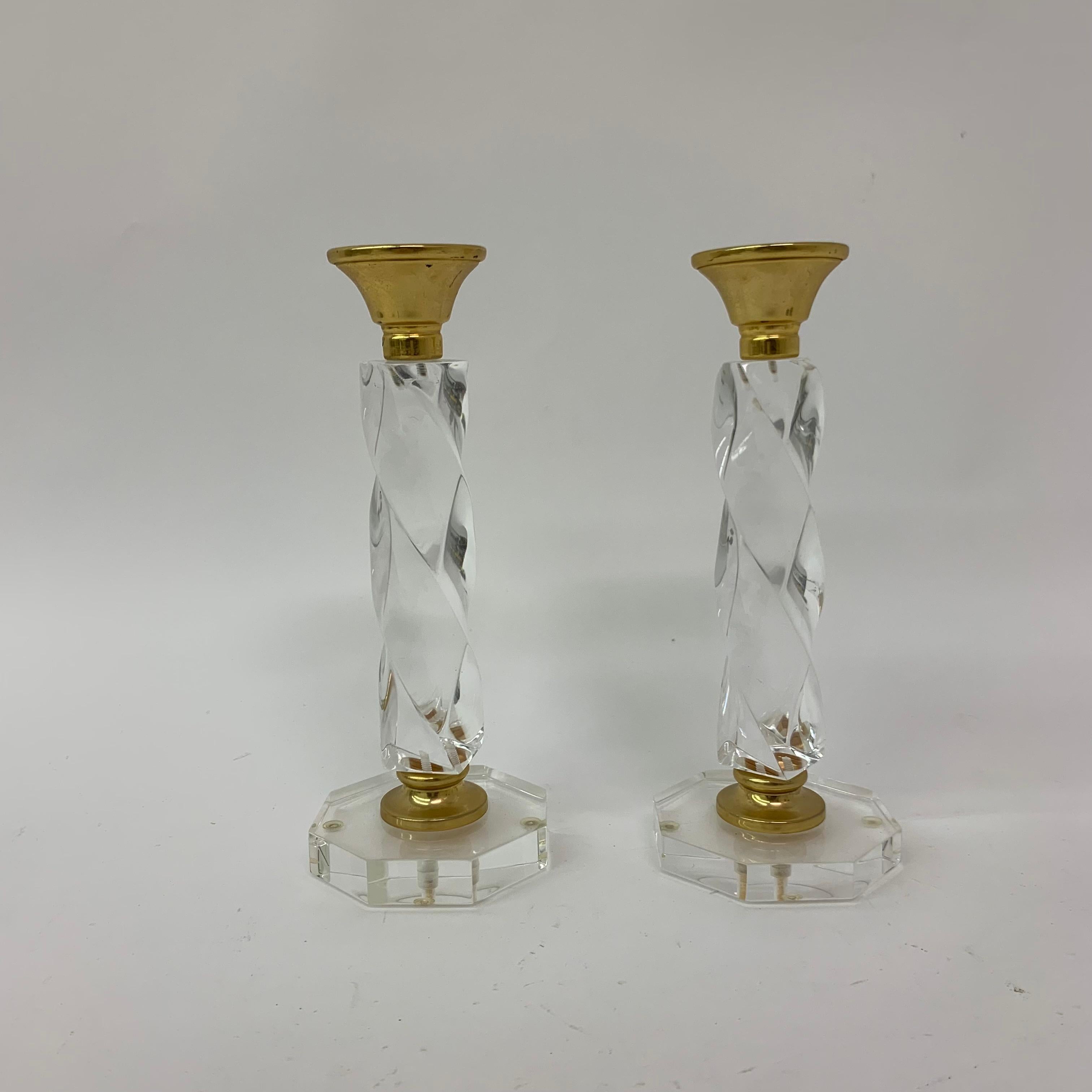 Set of 2 lucite twisted candle sticks, 1970’s

Dimensions: 23cm H, 9,5cm Diameter
Condition: Good