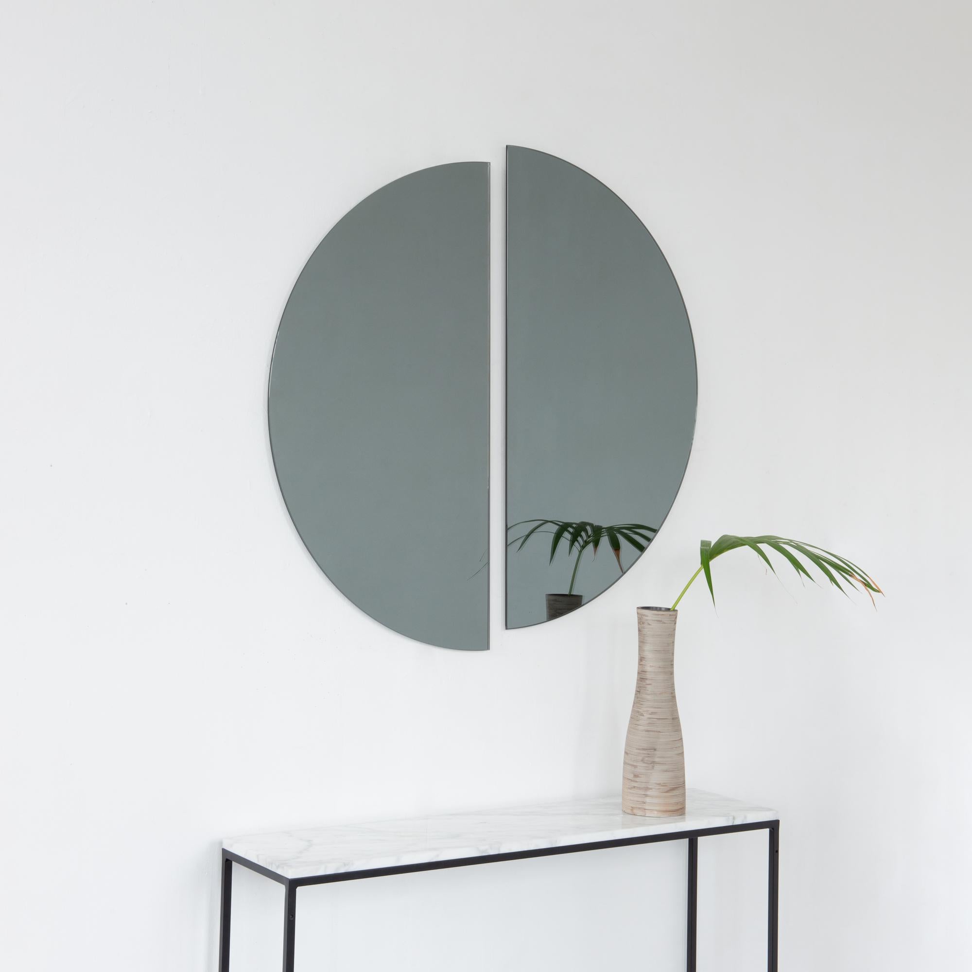 2er-Set Luna Halbmond schwarz getönte runde rahmenlose minimalistische Spiegel, groß (21. Jahrhundert und zeitgenössisch) im Angebot