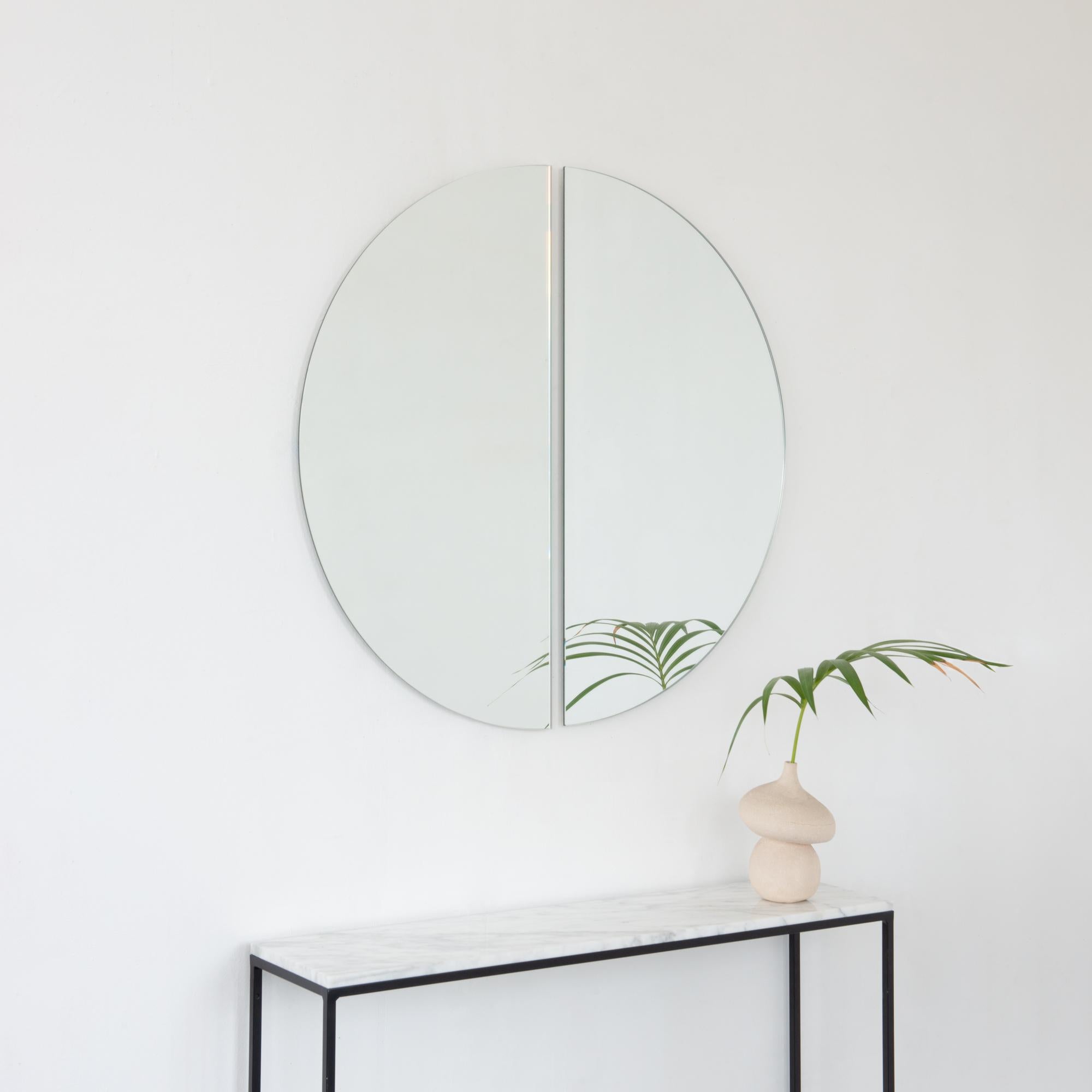 Set of 2 Luna Half-Moon Round Frameless Modern Mirrors Floating Effect, Medium In New Condition For Sale In London, GB