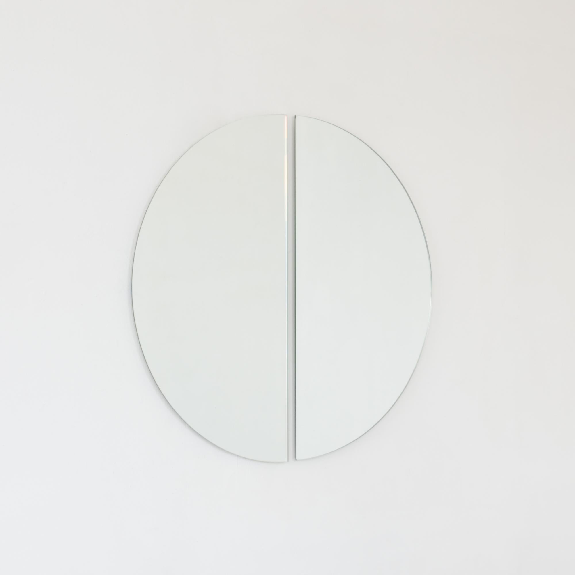 2er-Set Luna Halbmond Rund Modern Rahmenlose Spiegel Schwebeeffekt, XL (Britisch) im Angebot