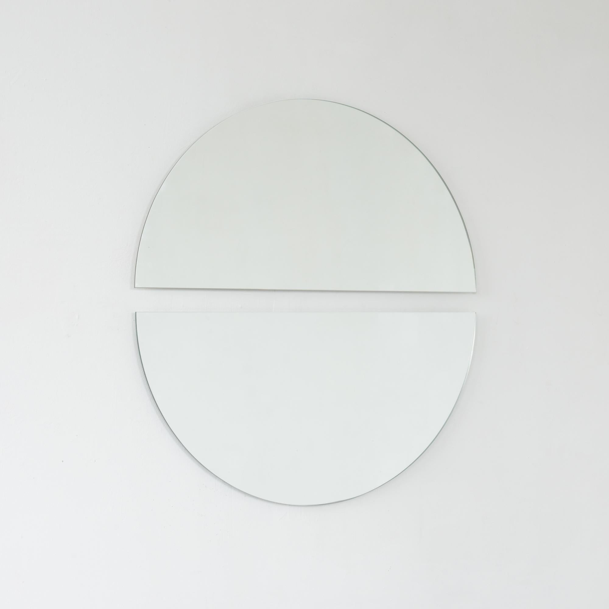 2er-Set Luna Halbmond halbkreisförmige rahmenlose Contemporary-Spiegel, Regular im Zustand „Neu“ im Angebot in London, GB