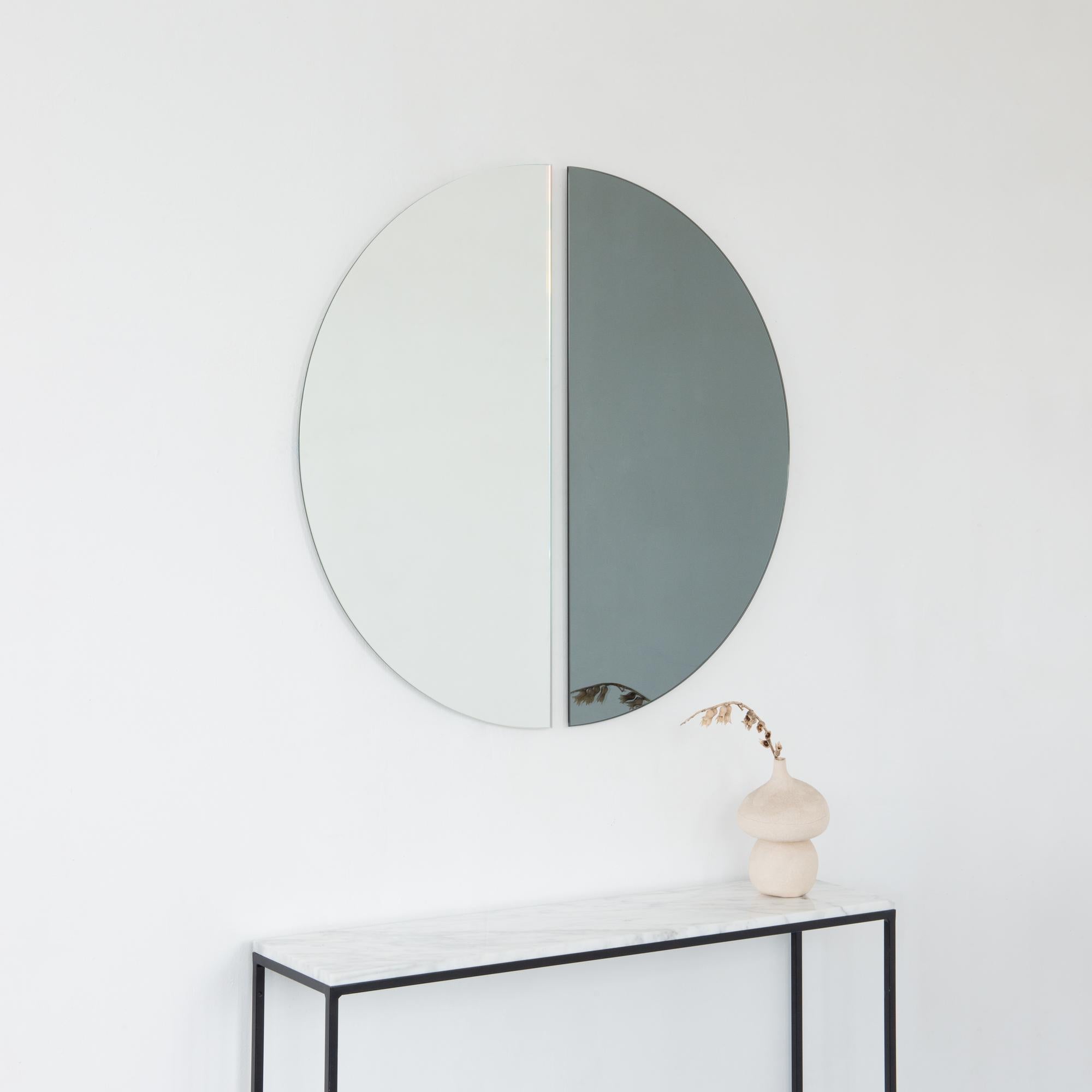 Set of 2 Luna Half-Moon Silver + Black Round Frameless Modern Mirrors, Medium In New Condition For Sale In London, GB