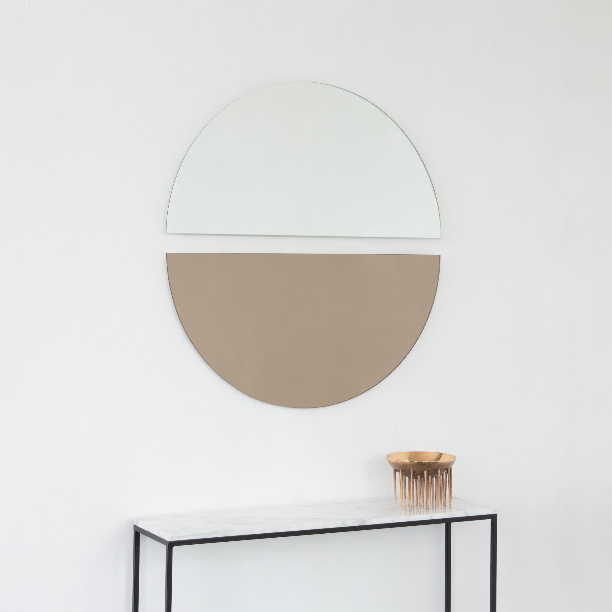 Set von 2 Luna Halbmond-Spiegeln aus Silber + Bronze, modern, rund, rahmenlos, groß im Angebot 1
