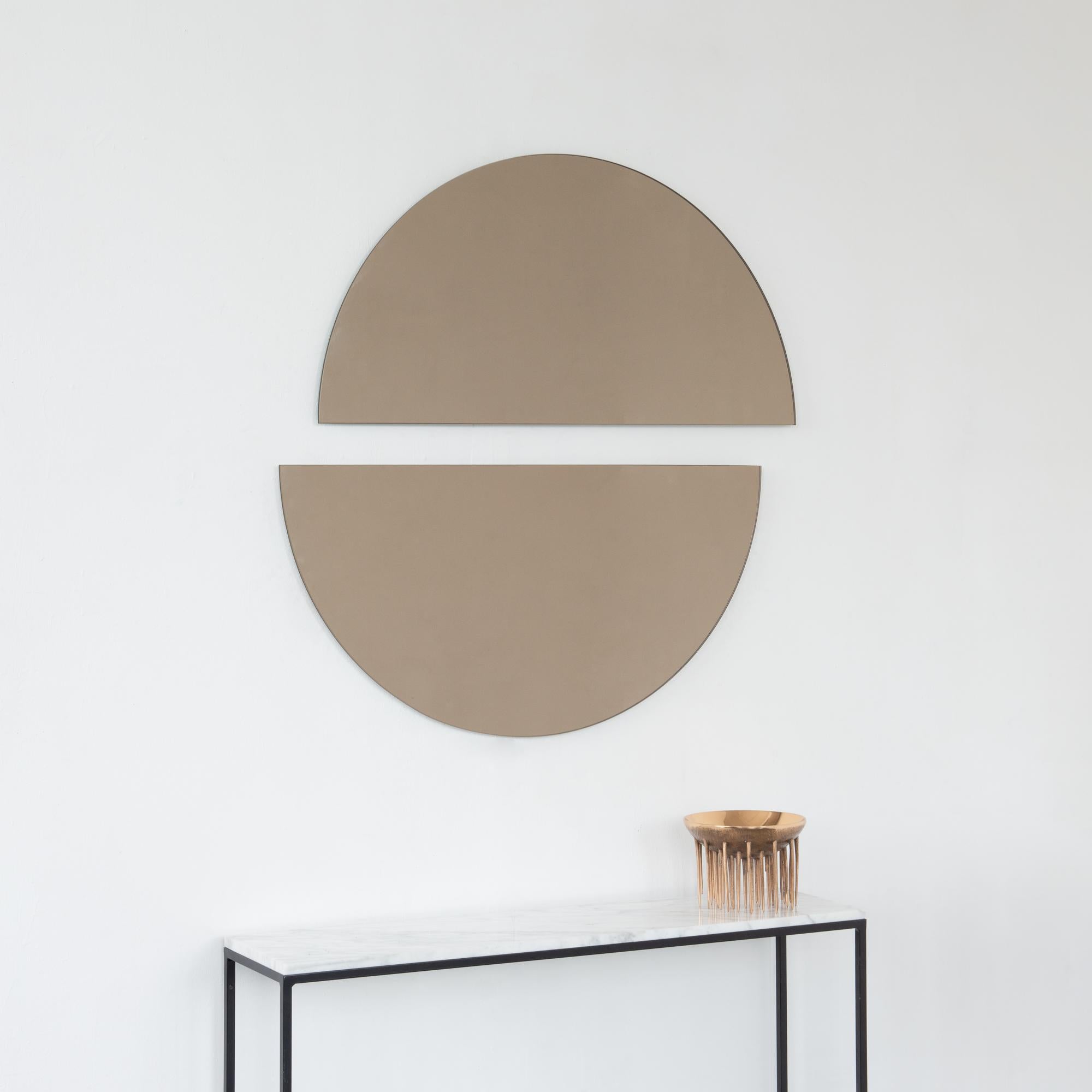 Set von 2 halbkugelförmigen, bronzefarben getönten, minimalistischen, rahmenlosen Luna-Spiegeln, groß im Angebot 2