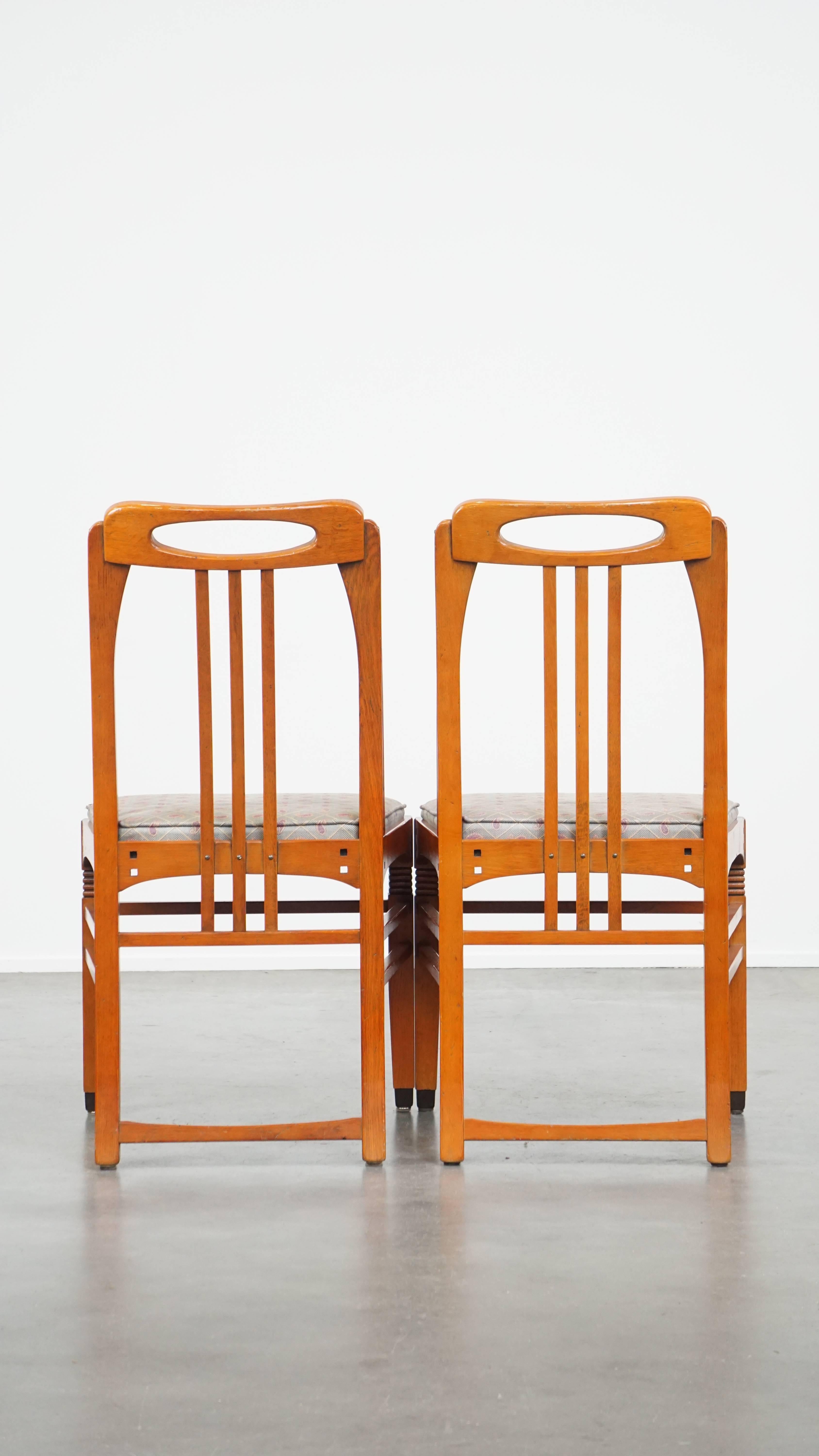 Olandese Set di 2 lussuose sedie da pranzo Schuitema dal design Art Nouveau con dettagli sorprendenti in vendita