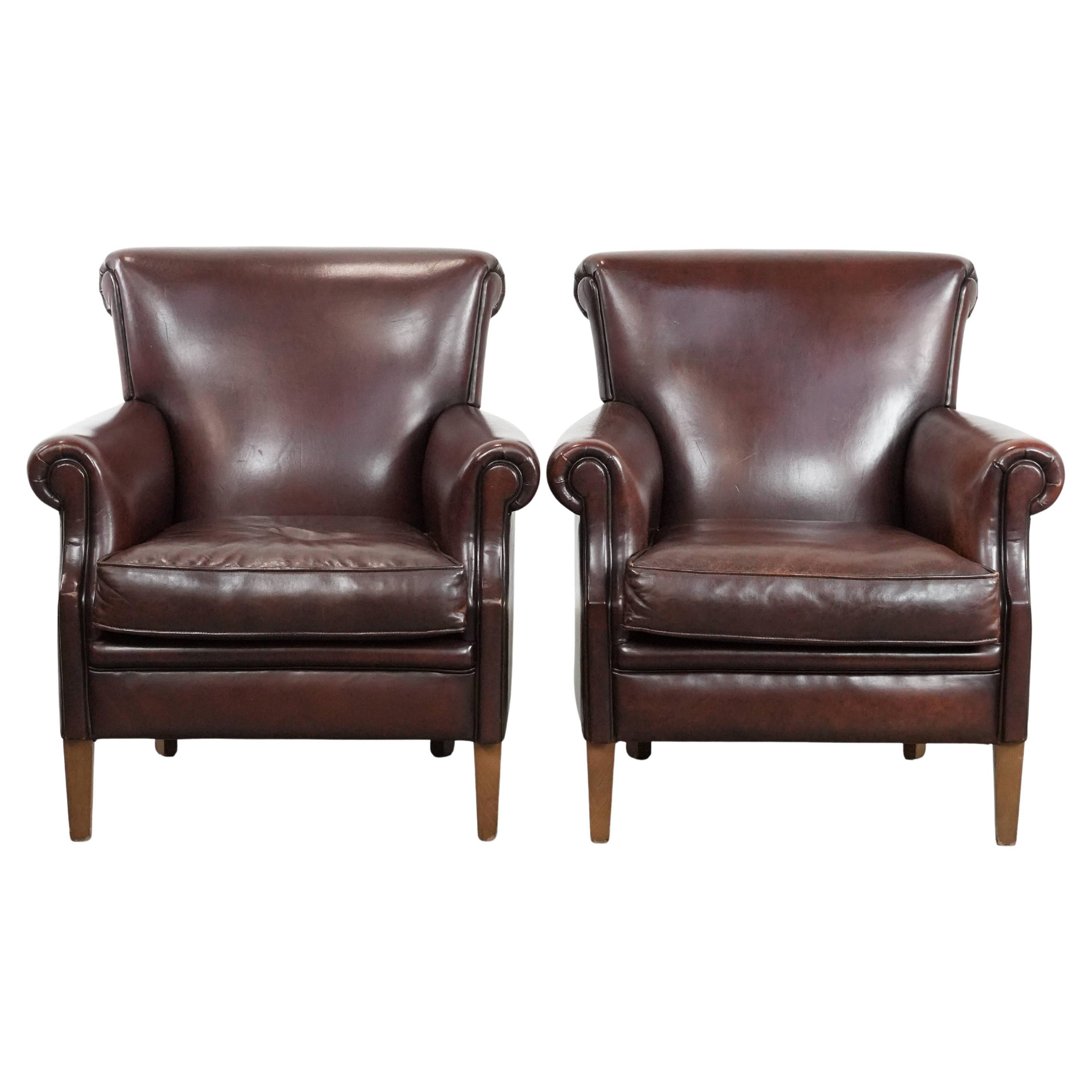 Lot de 2 fauteuils de luxe en peau de mouton au look intemporel en vente