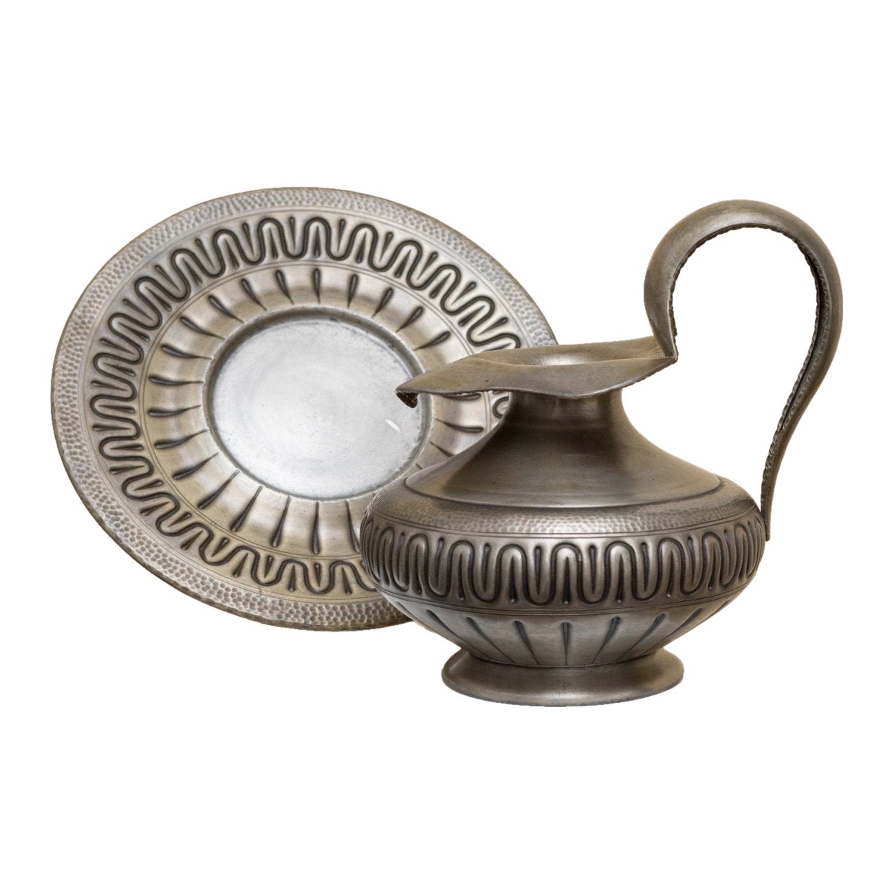 Juego de 2 jarra, jarrón y plato de hojalata Mazzuco Artigianale Made In Italy, años 40 en venta