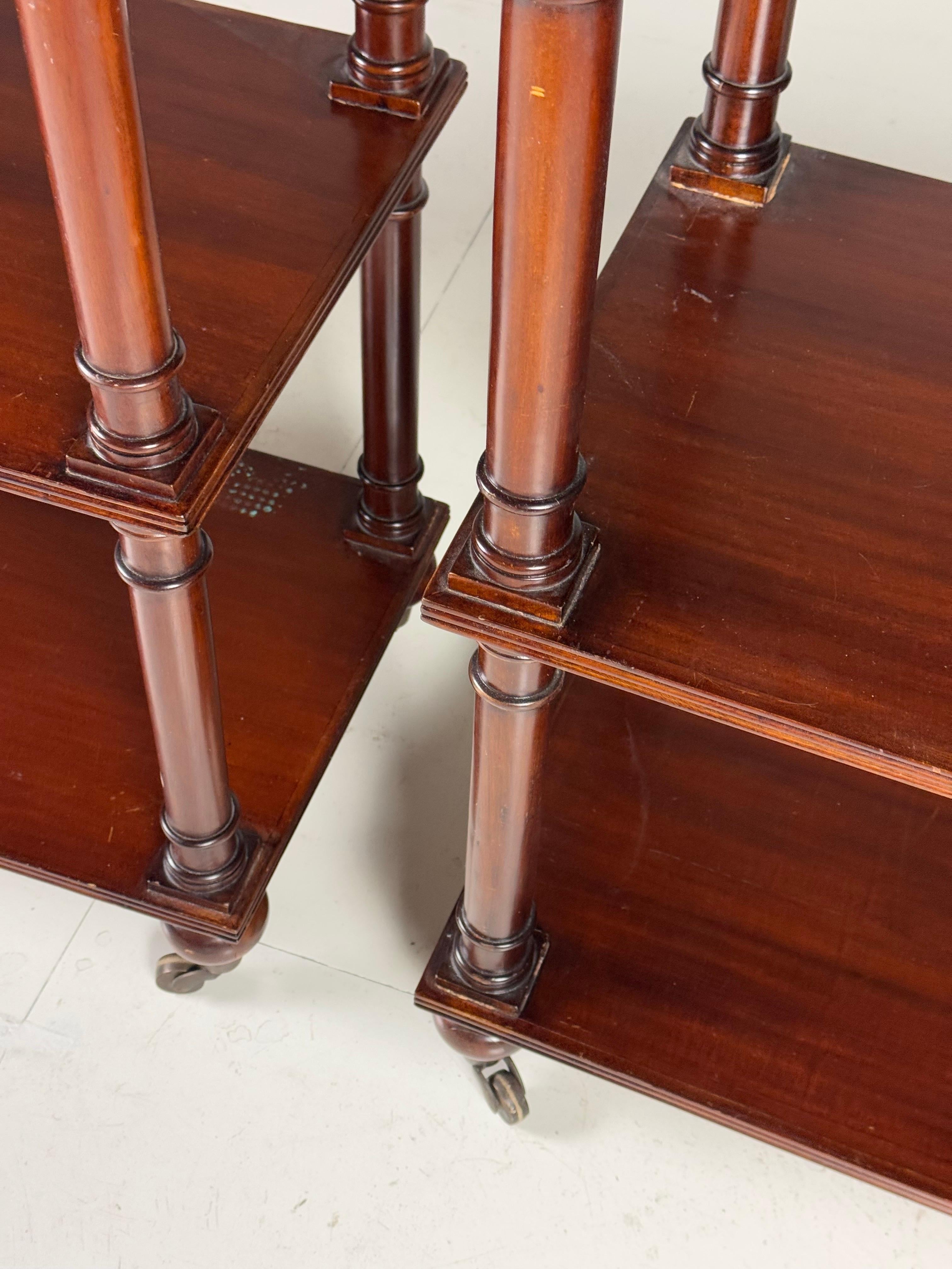 Set of 2 beautiful Etagères on wheels. Crafted in solid mahogany. Classic English style. Very solid and sturdy. Both in good condition. Only slight signs of use on the surfaces where things have been standing.

Use as a bookcase / display cabinet /
