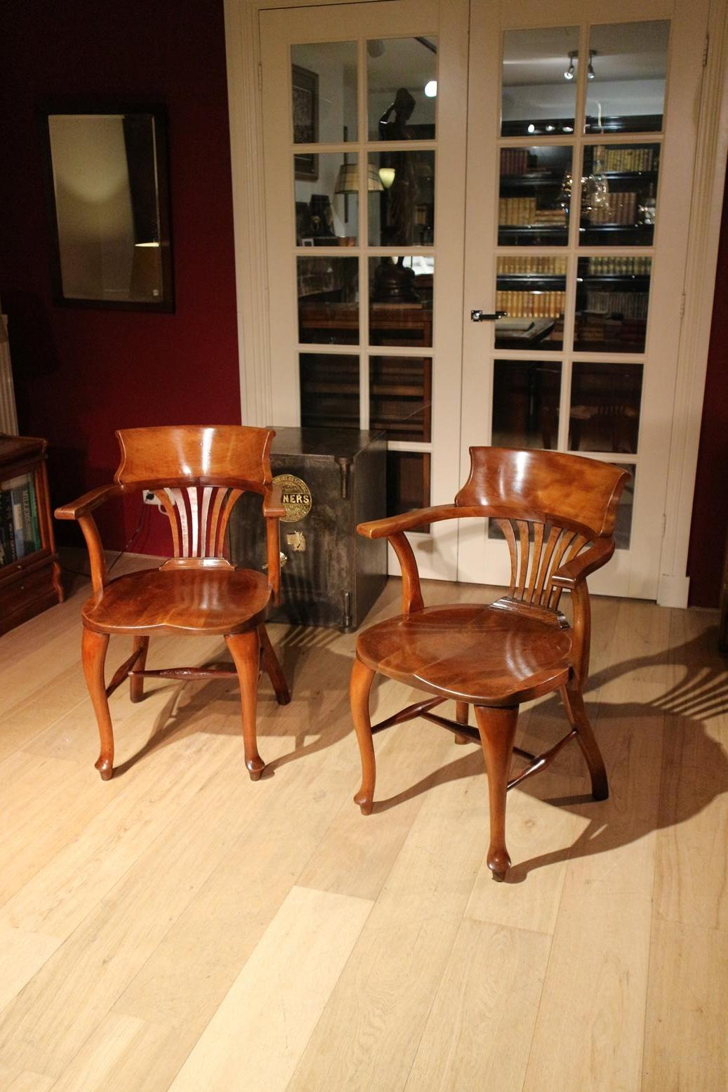 Beautiful set of antique mahogany office chairs. In good and very solid condition. Warm color.
Origin: England
Period: circa 1900
Measure. Width 60cm, depth 48cm, height 88cm. armrest height 70cm.   
   