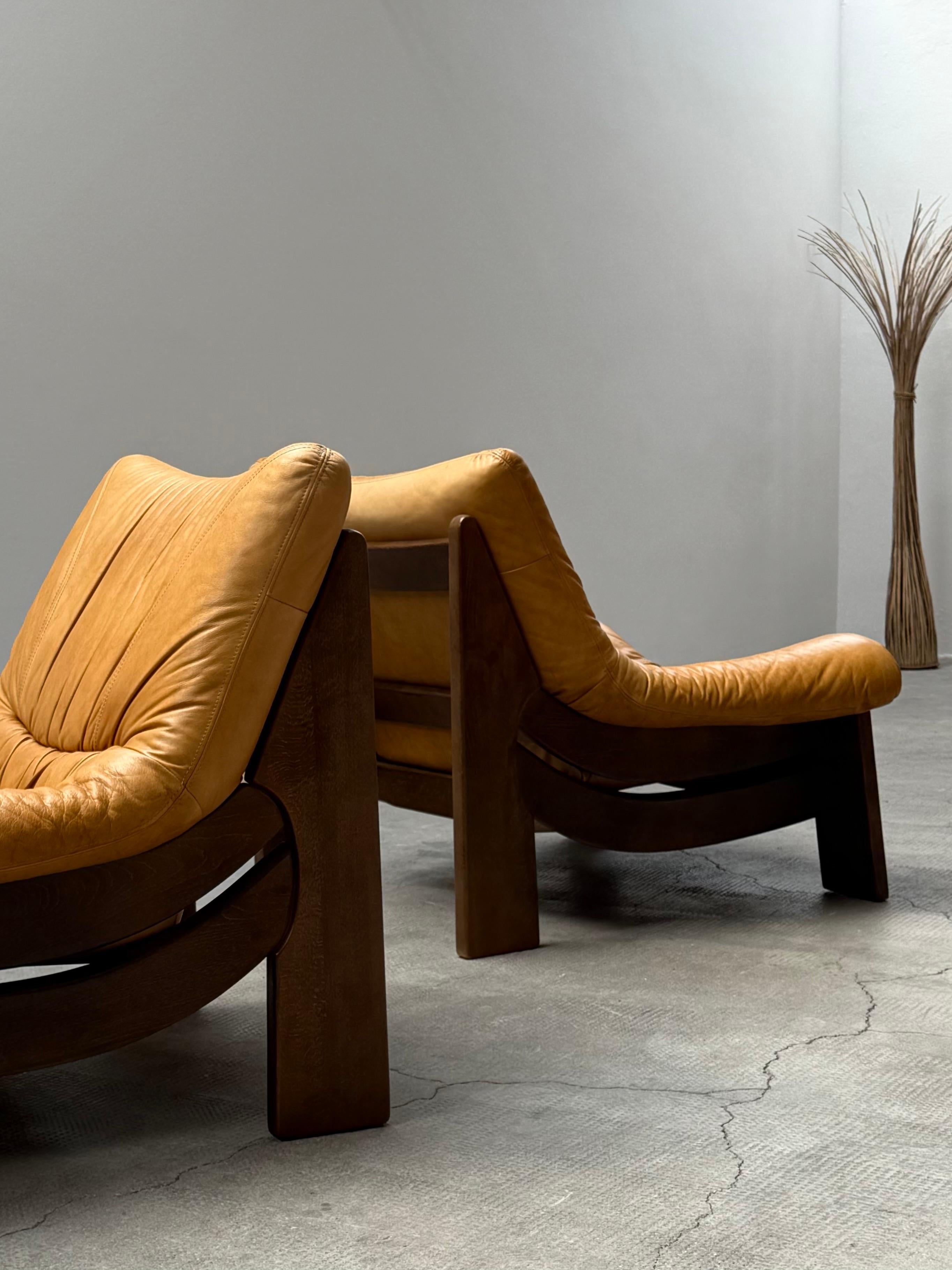 SET OF 2 MAISON REGAIN LEATHER OAK ARMCHAIRS, FRANCE 1970s 3