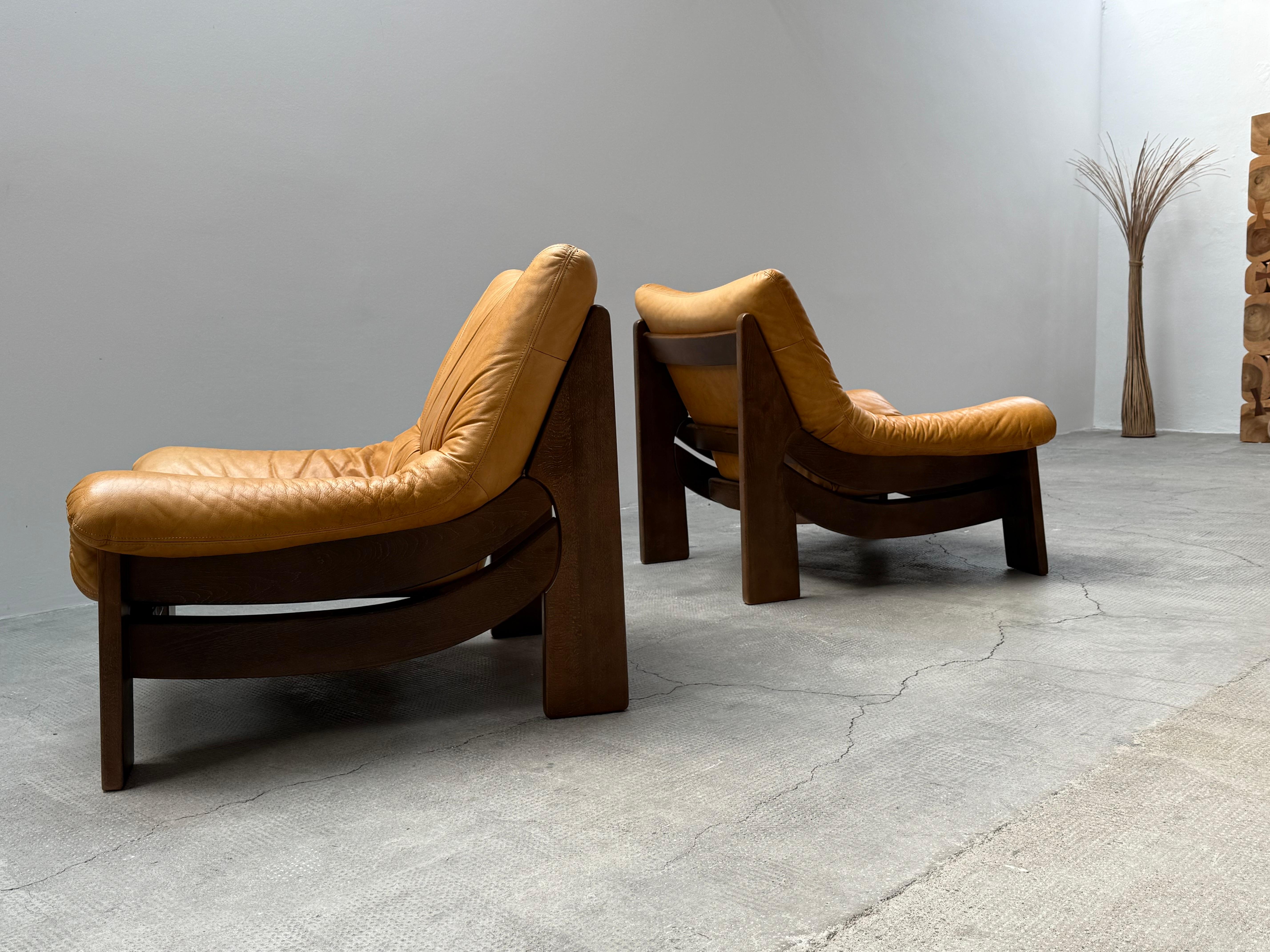 SET OF 2 MAISON REGAIN LEATHER OAK ARMCHAIRS, FRANCE 1970s 4