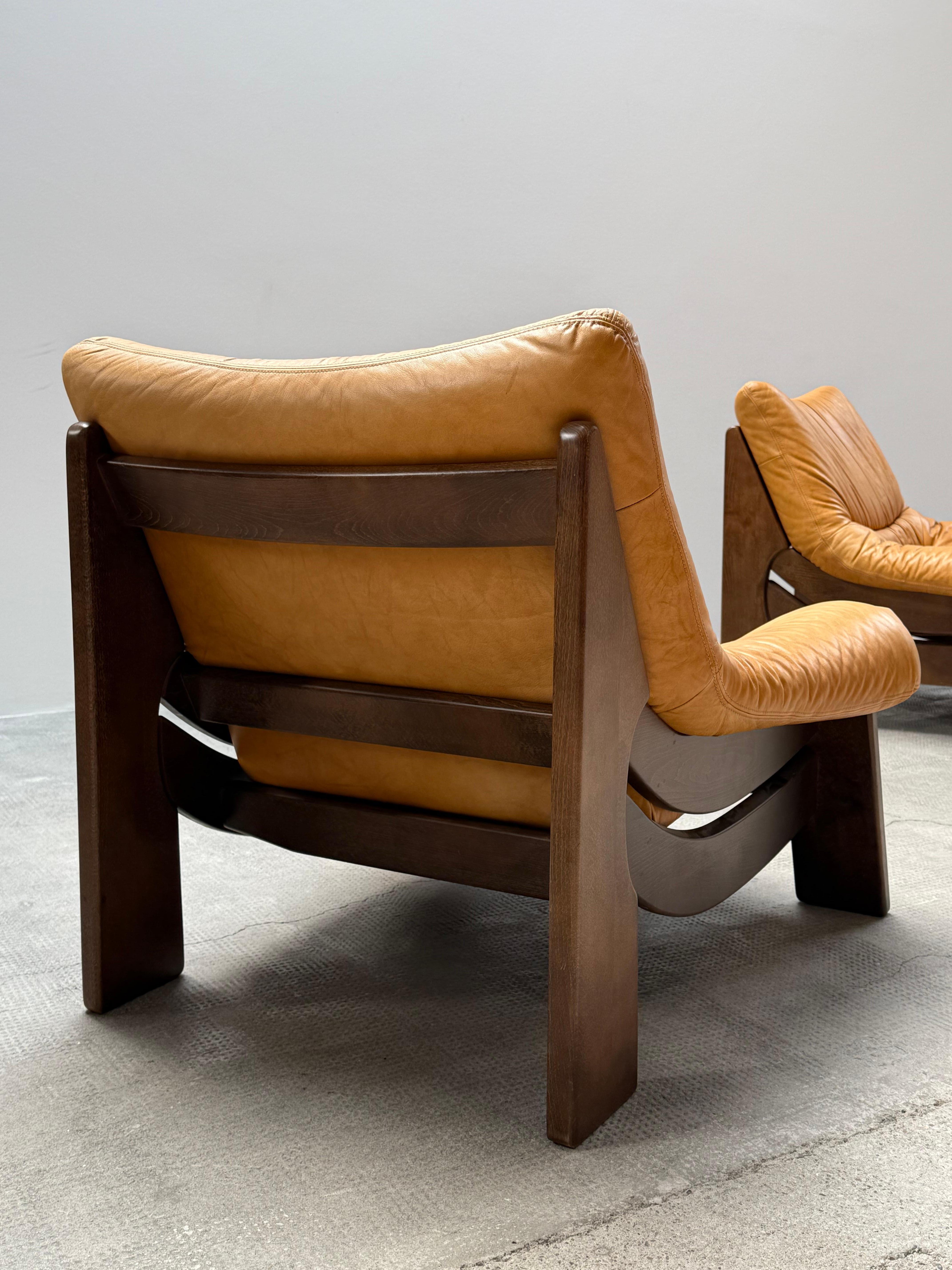 SET OF 2 MAISON REGAIN LEATHER OAK ARMCHAIRS, FRANCE 1970s In Good Condition In Reutlingen, DE