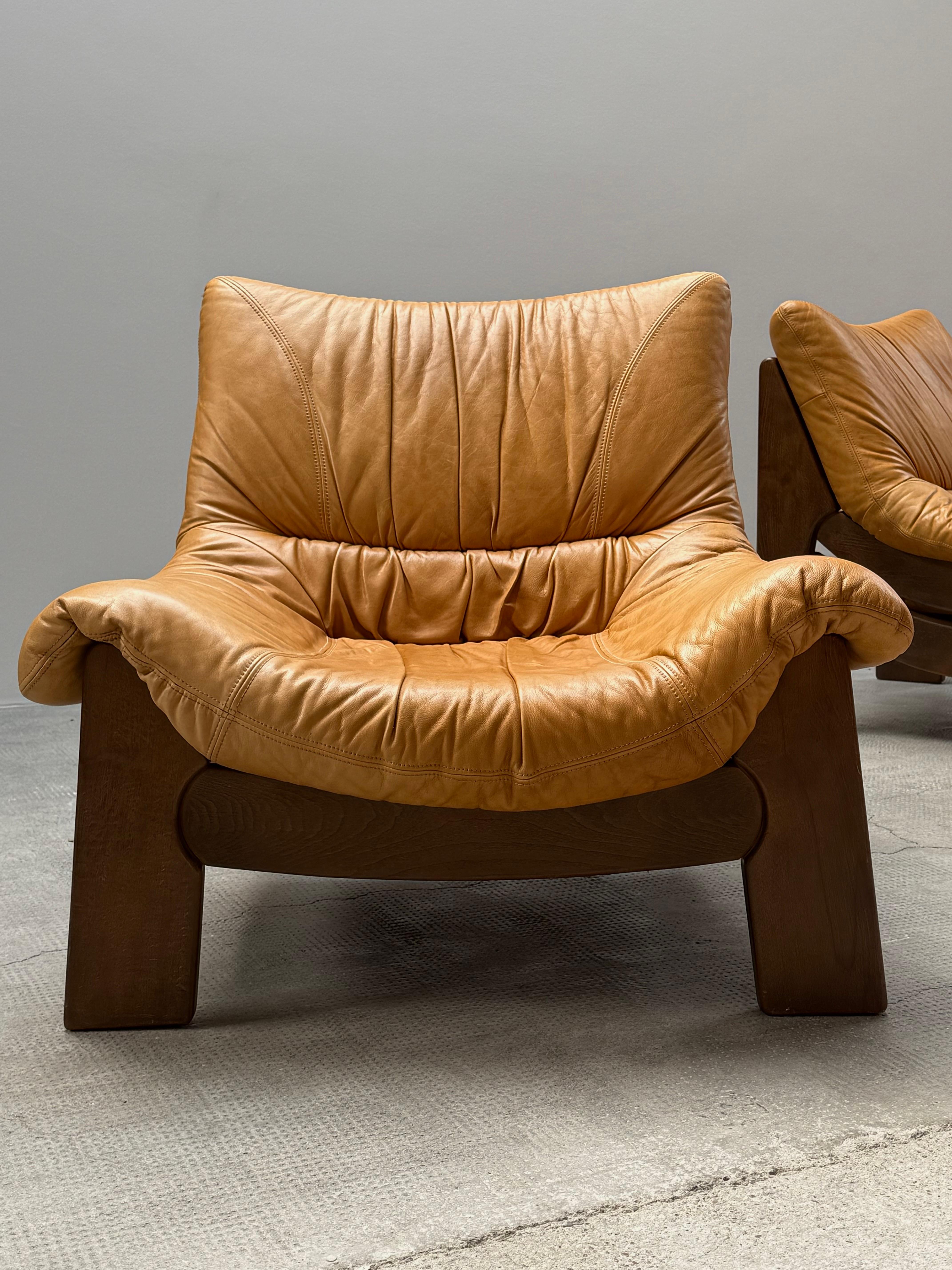 SET OF 2 MAISON REGAIN LEATHER OAK ARMCHAIRS, FRANCE 1970s 1