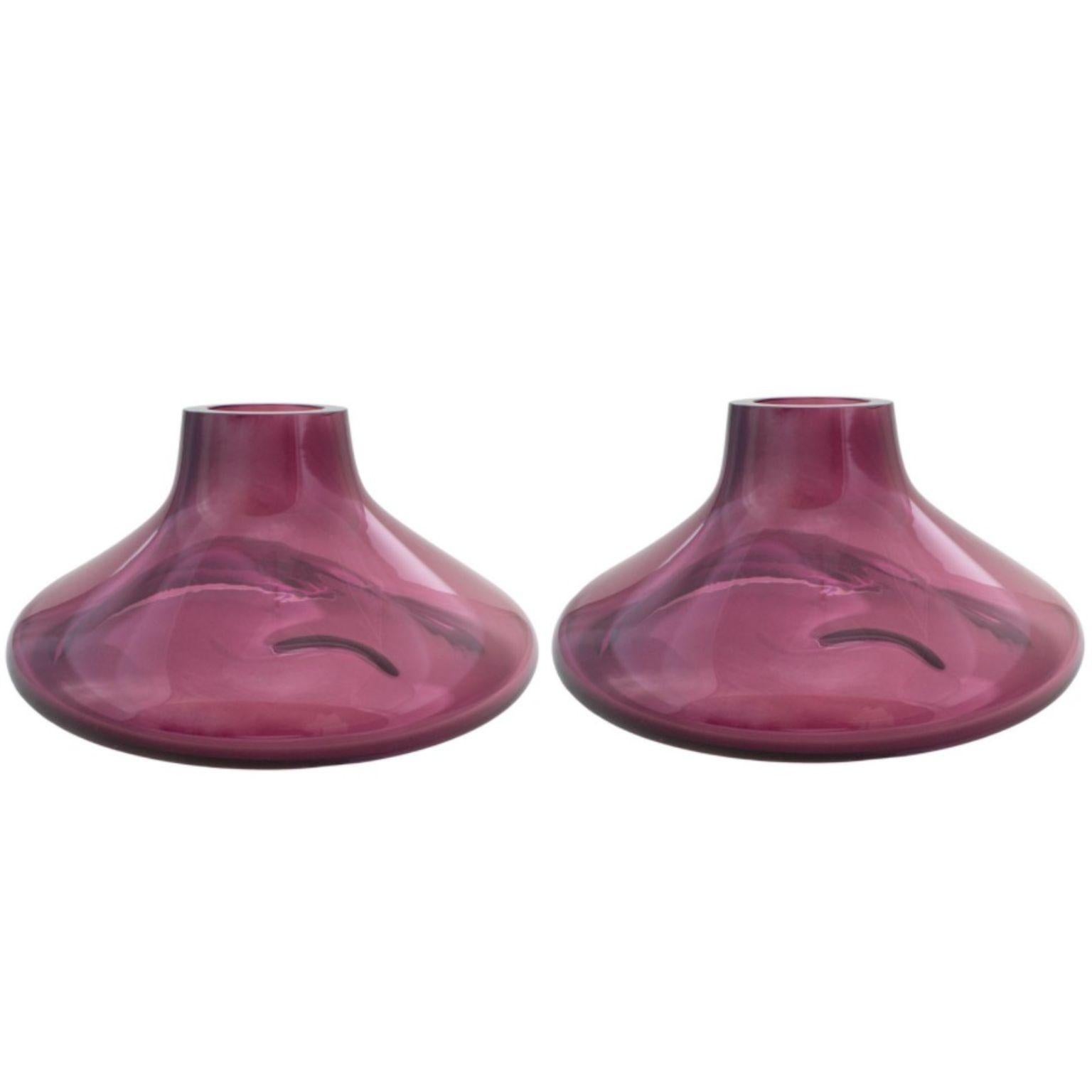 Set of 2 Makemake Purple Iridescent L Vase + Bowl by Eloa.
No UL listed 
Material: Glass
Dimensions: D40 x W40 x H25 cm
Also Available in different colours and dimensions.

Makemake is reminiscent of Jupiter‘s ring. The object was designed with a
