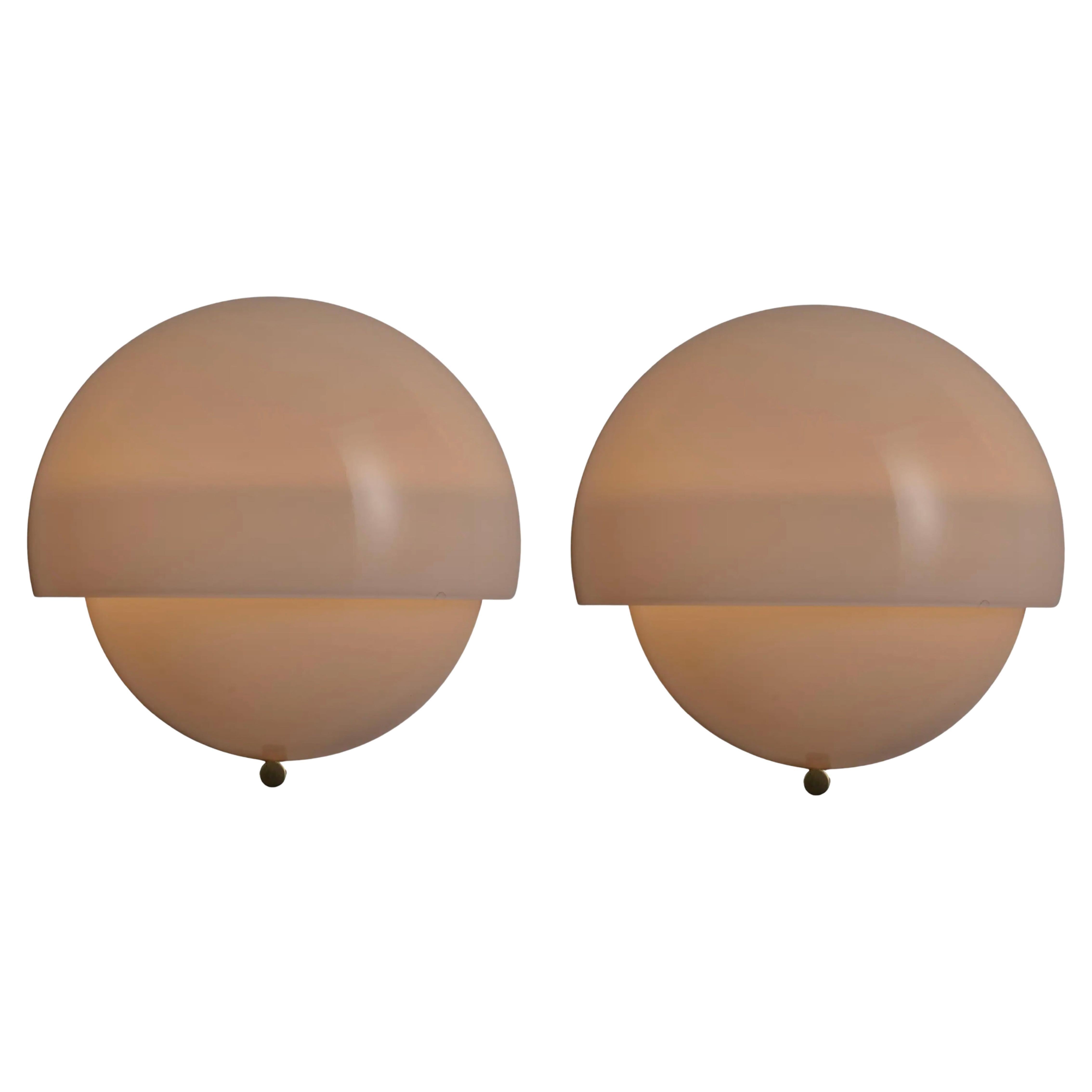 Set of 2  'Mania' wall lamps by Vico Magistretti for Artemide, Italy en vente