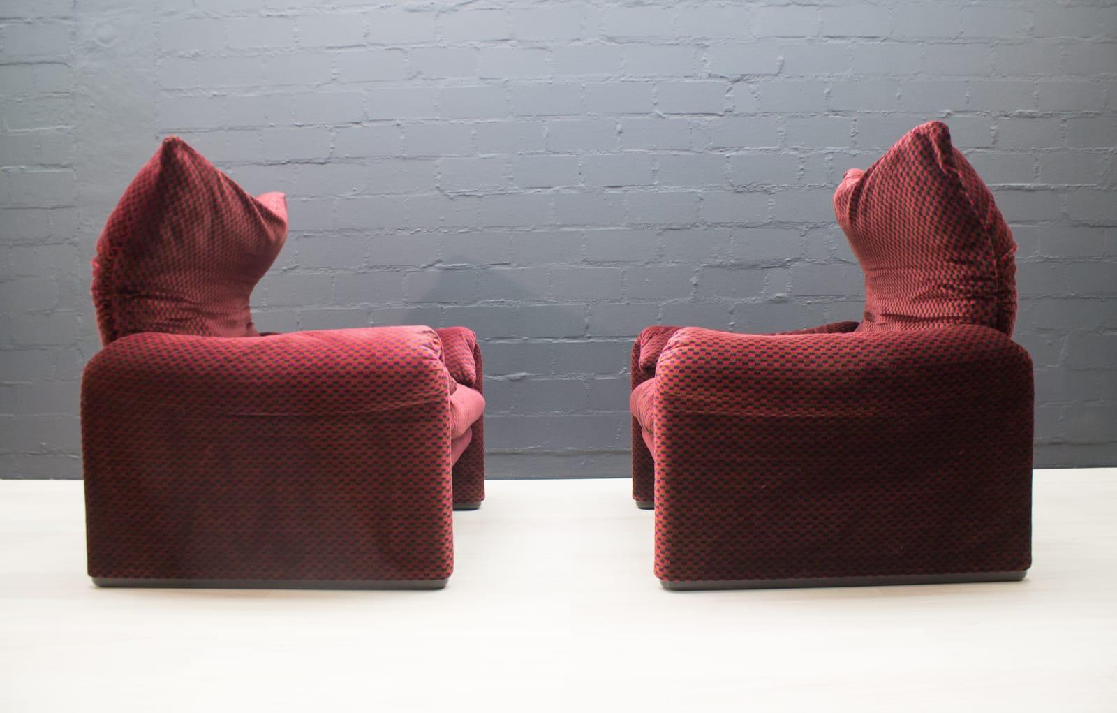Set of 2 Maralunga Armchairs by Vico Magistretti for Cassina, 1970s 8