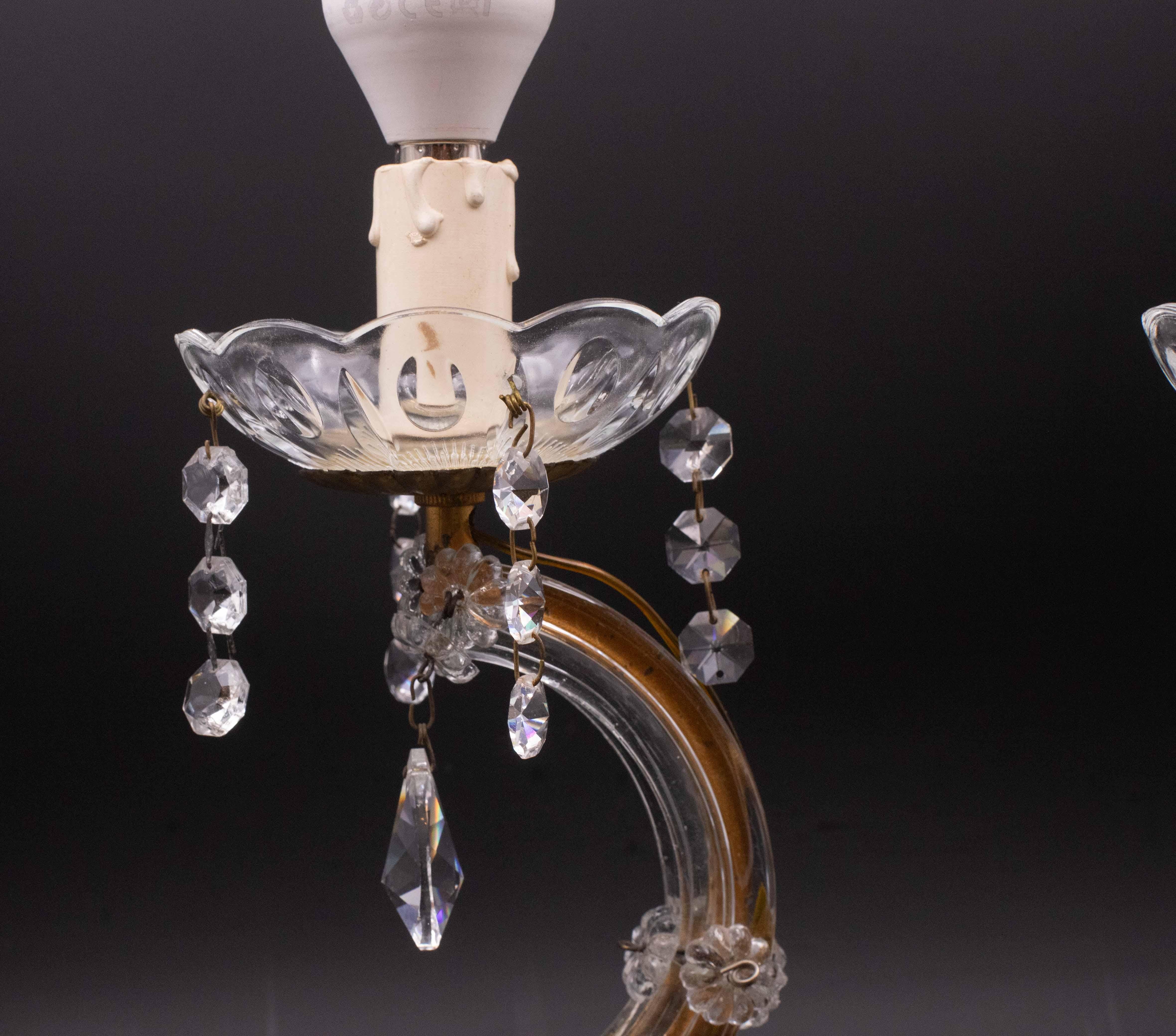 Milieu du XXe siècle Ensemble de 2 lampes de table en cristal de style Marie-Thérèse en vente
