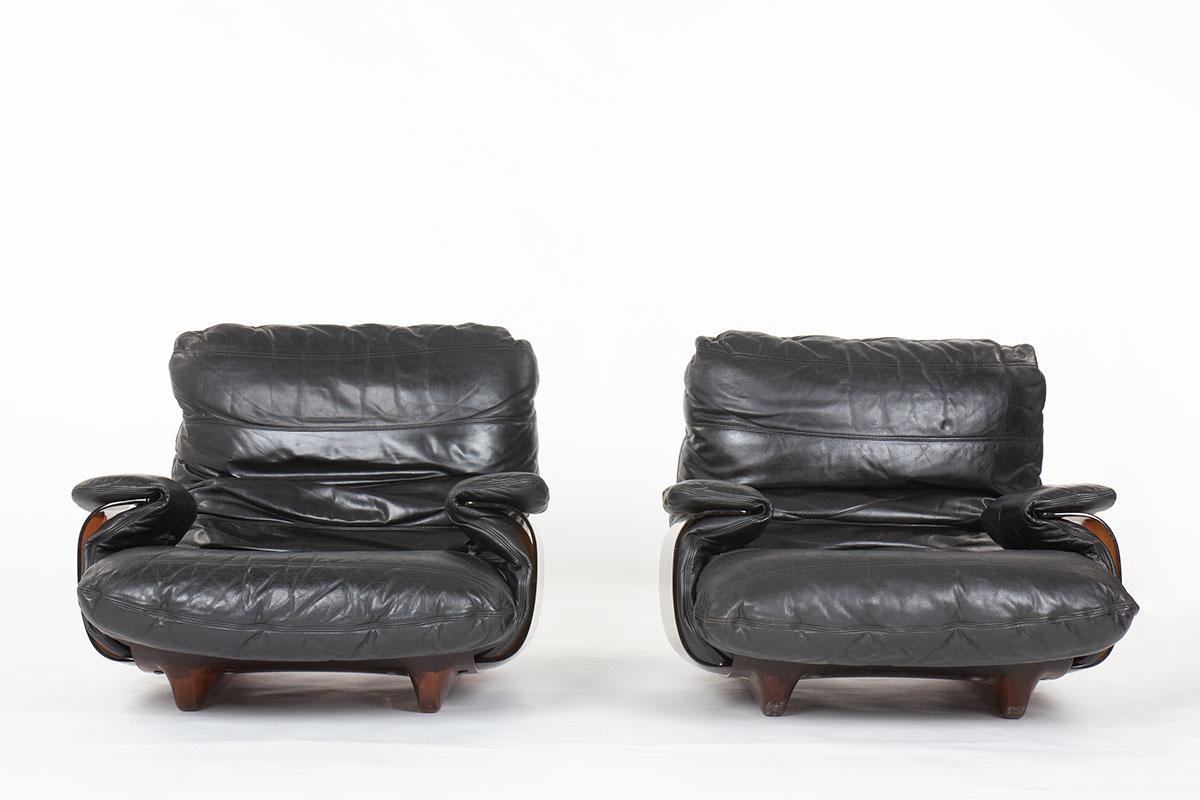 Conjunto de 2 sillones diseñados por Michel Ducaroy para Ligne Roset en los años 70
Modelo Marsala
Estructura de plexiglás marrón, cojines de espuma recubiertos de cuero negro
Buen estado vintage - Algunas ligeras huellas del tiempo