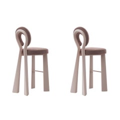 Juego de 2 sillas de bar Mary con patas de madera o lacadas, de Dedar, fabricadas en Portugal por Ottiu