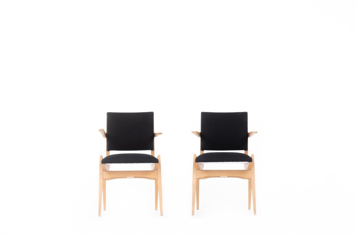 Ensemble de 2 fauteuils/chaises de Maurice Pre dans les années 50
Structure avec accoudoirs en hêtre, assise et dossier en lin noir.
Design minimaliste