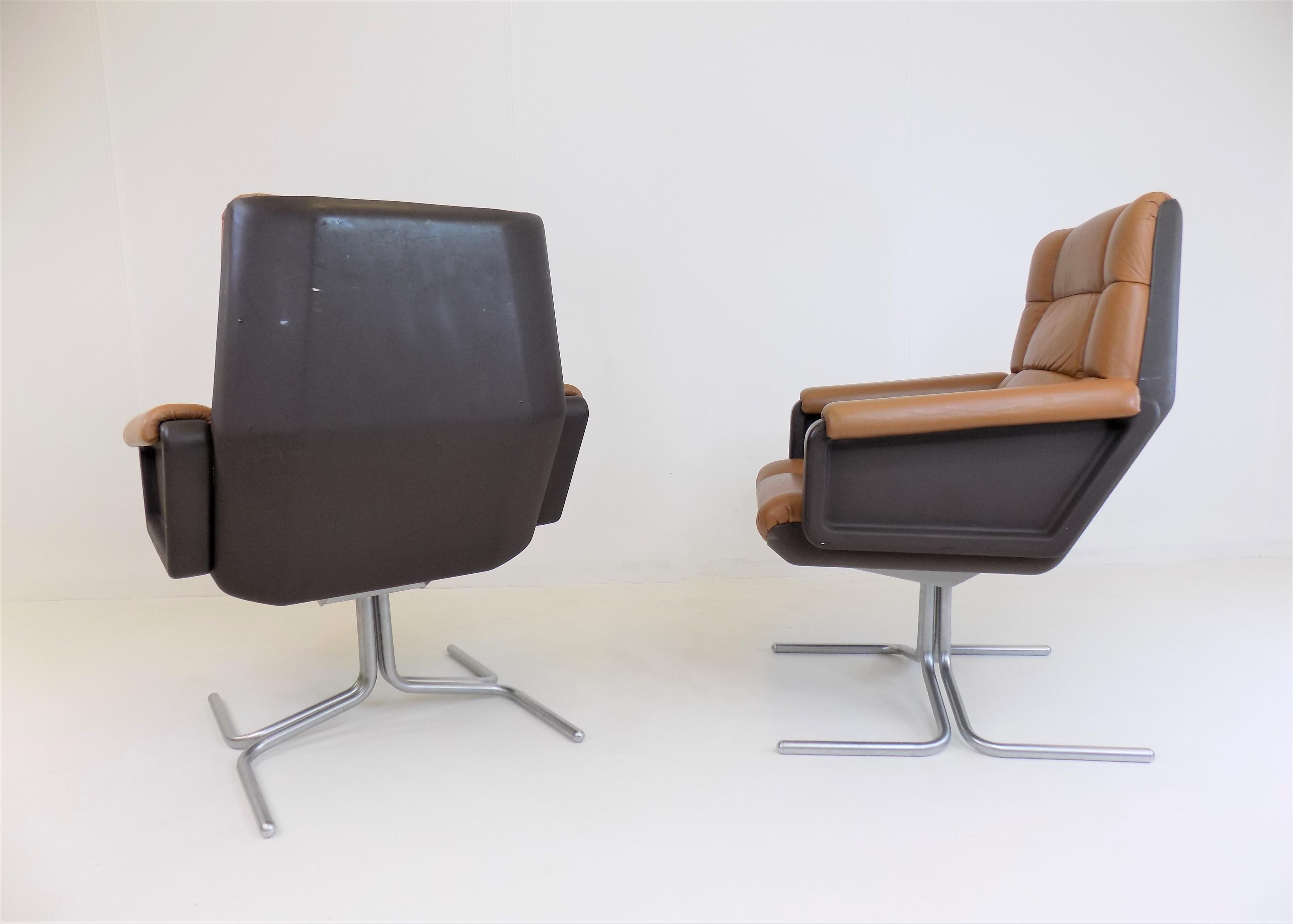 German Set of 2 Mauser Seat 150 leather armchairs by Herbert Hirche