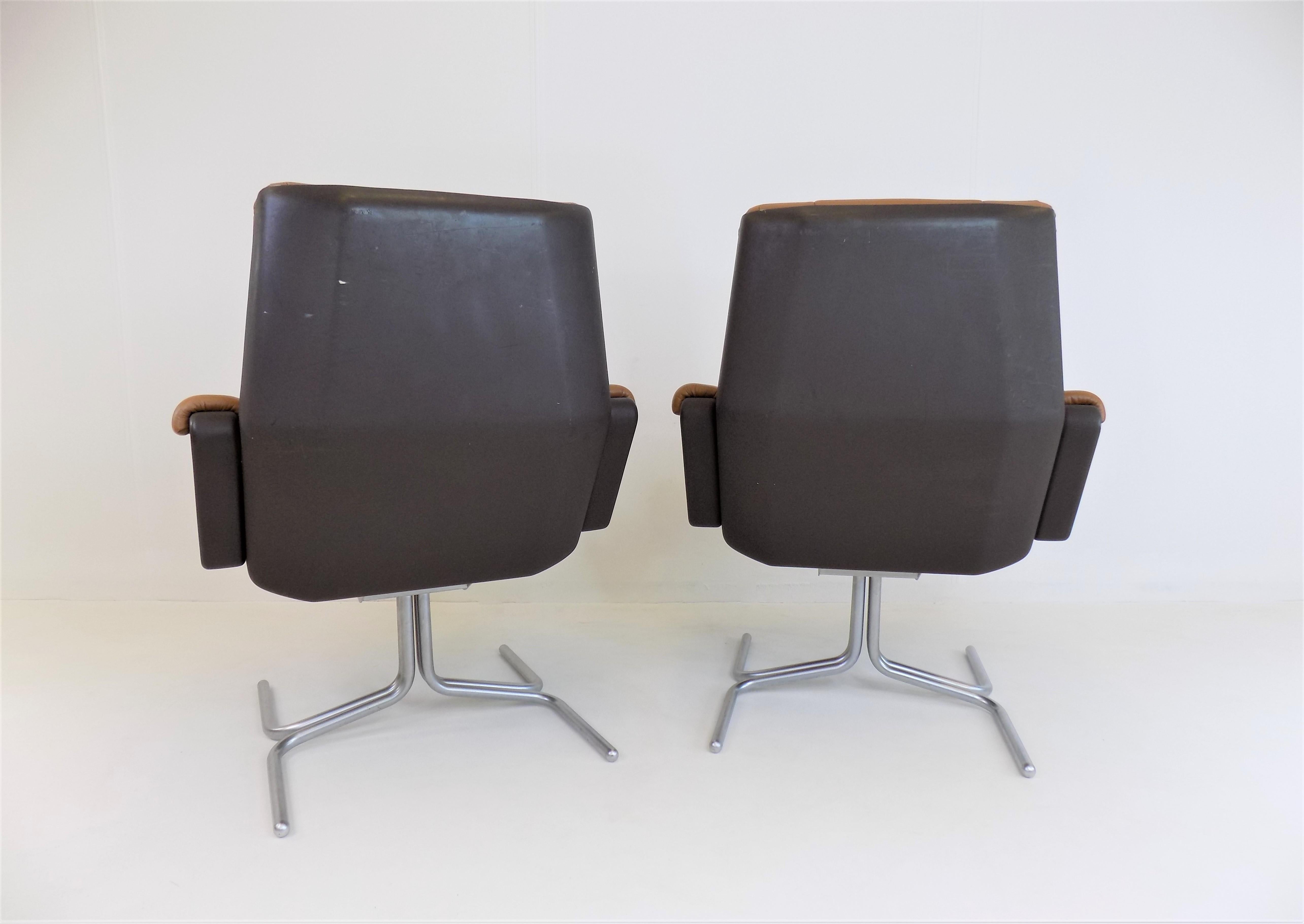 Fin du 20e siècle Ensemble de 2 fauteuils en cuir Mauser Seat 150 par Herbert Hirche