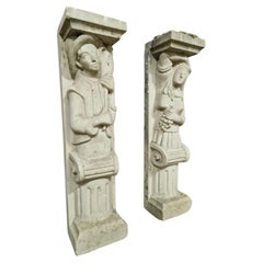 Ensemble de 2 colonnes architecturales sculptées de style médiéval, Pays-Bas années 1950