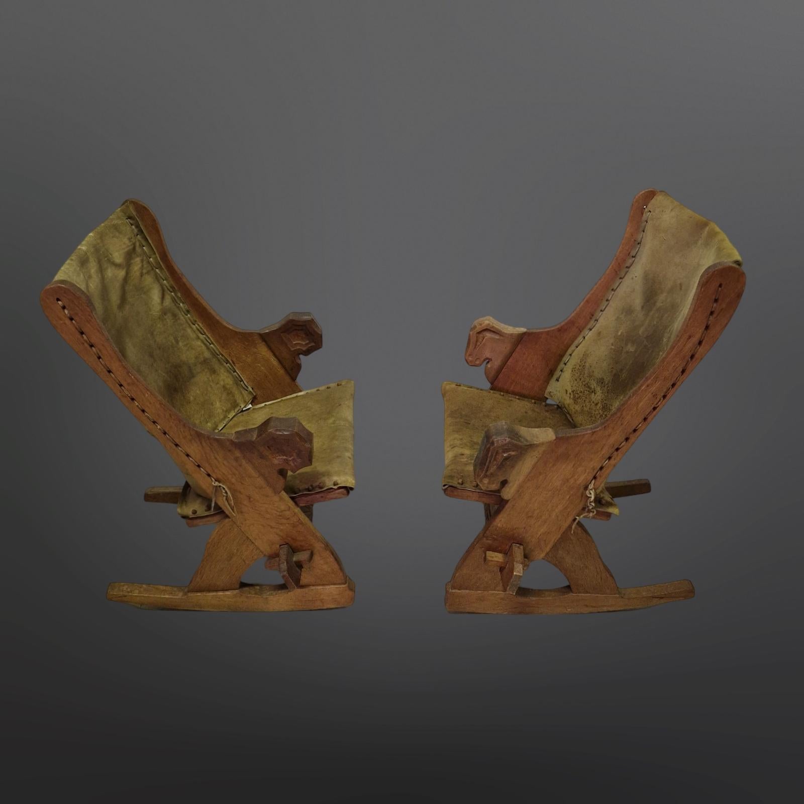 Set of 2 medieval style rocking chairs in oak and leather, Netherlands 1960s In Good Condition In ECHT, NL