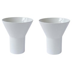Set von 2 mittelgroßen weißen KYO-Vasen aus Keramik von Mazo Design