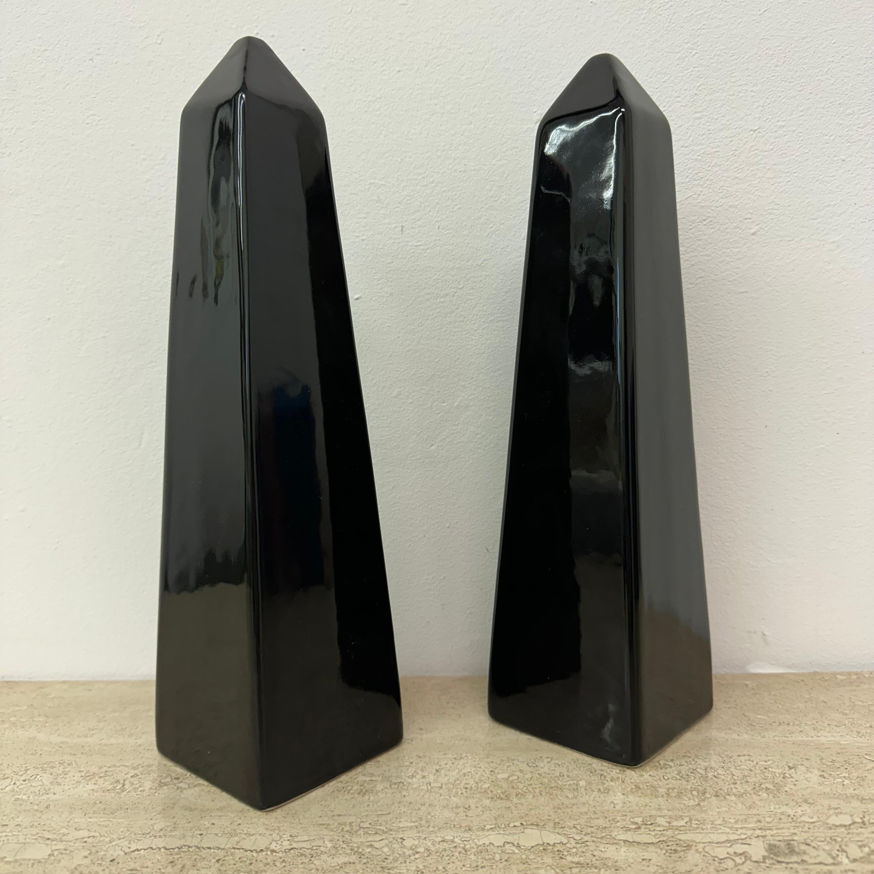 Fine XX secolo Set di 2 sculture in ceramica in stile Memphis , anni '80 in vendita