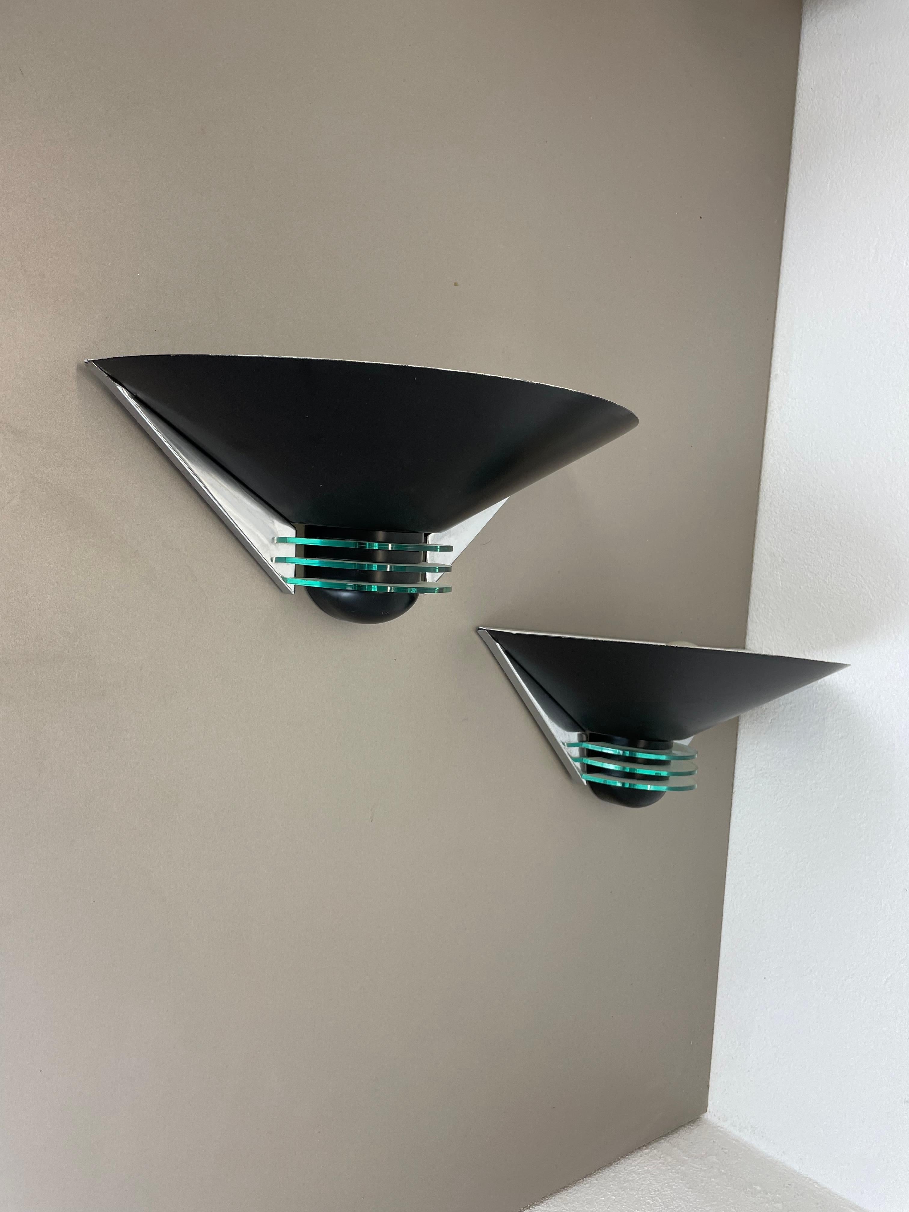 Article:

wall light set of 2



Producer: Hustadt Leuchten, Germany



Origin: Germany in the manner of Postmodern memphis design



Age:

1980s





This postmodern light set was produced in Germany in the 1980s by Hustadt Leuchten. It is made