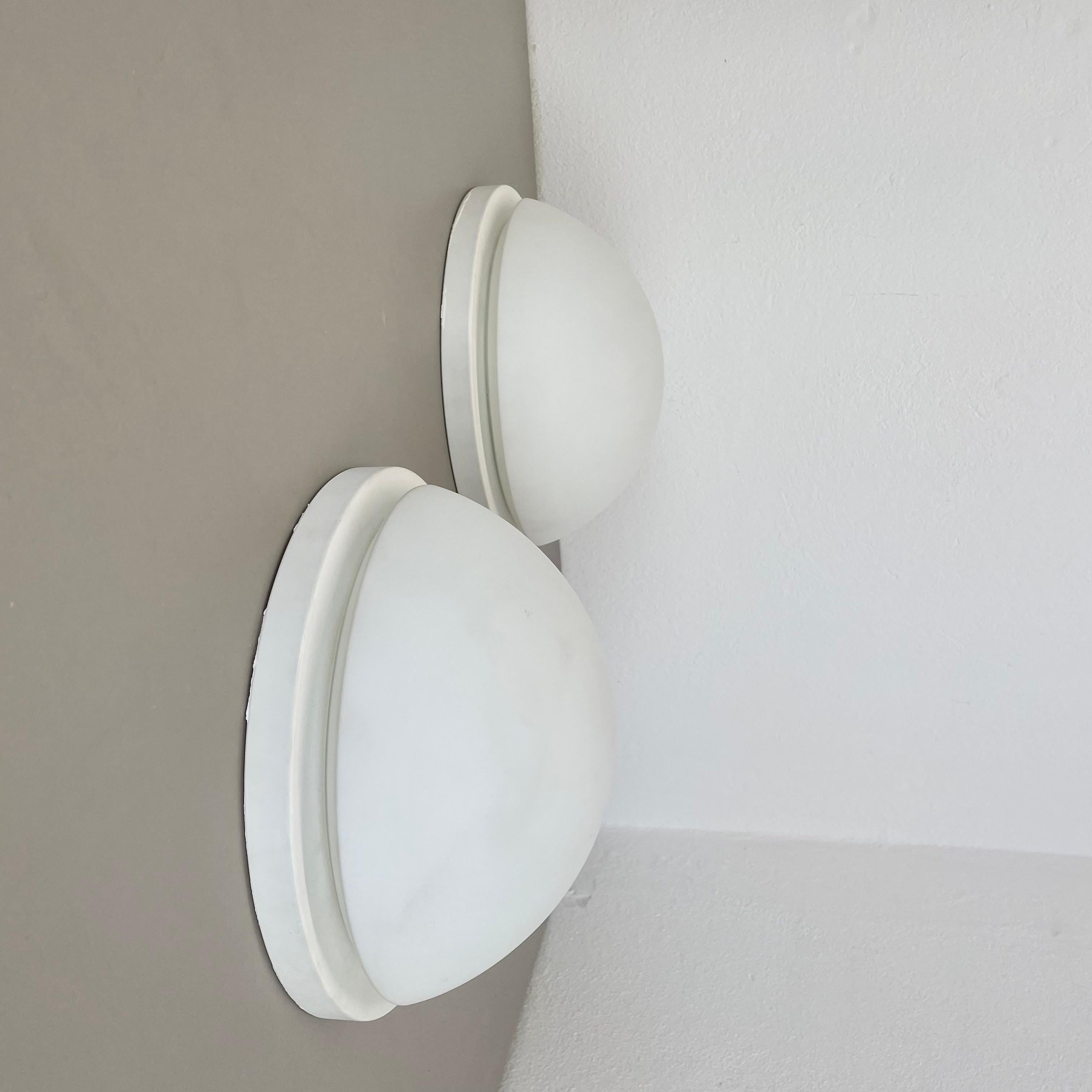 Allemand Ensemble de 2 Lights en métal et verre pour plafond mural par Glashütte Limburg, Allemagne, 1980 en vente
