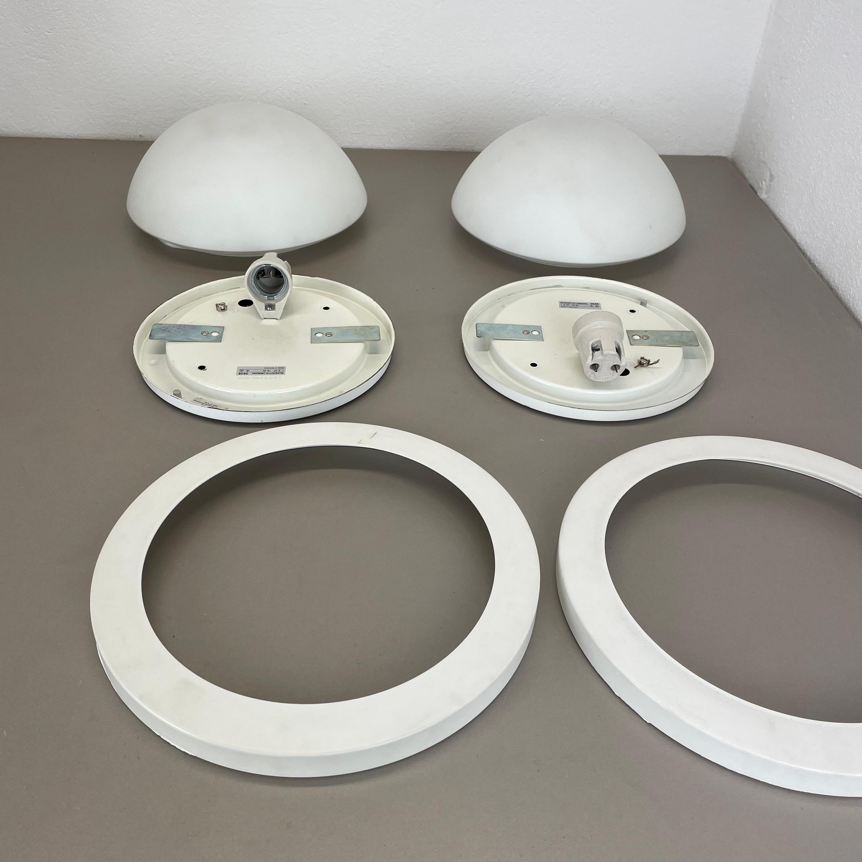 Ensemble de 2 Lights en métal et verre pour plafond mural par Glashütte Limburg, Allemagne, 1980 en vente 1