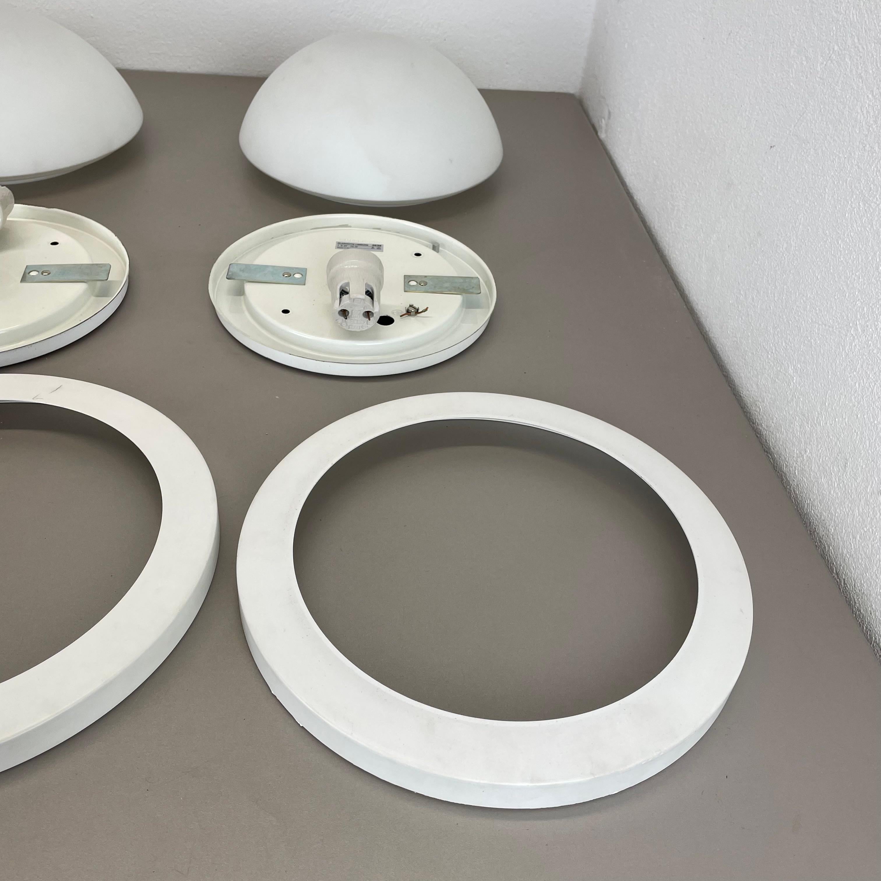 Ensemble de 2 Lights en métal et verre pour plafond mural par Glashütte Limburg, Allemagne, 1980 en vente 2